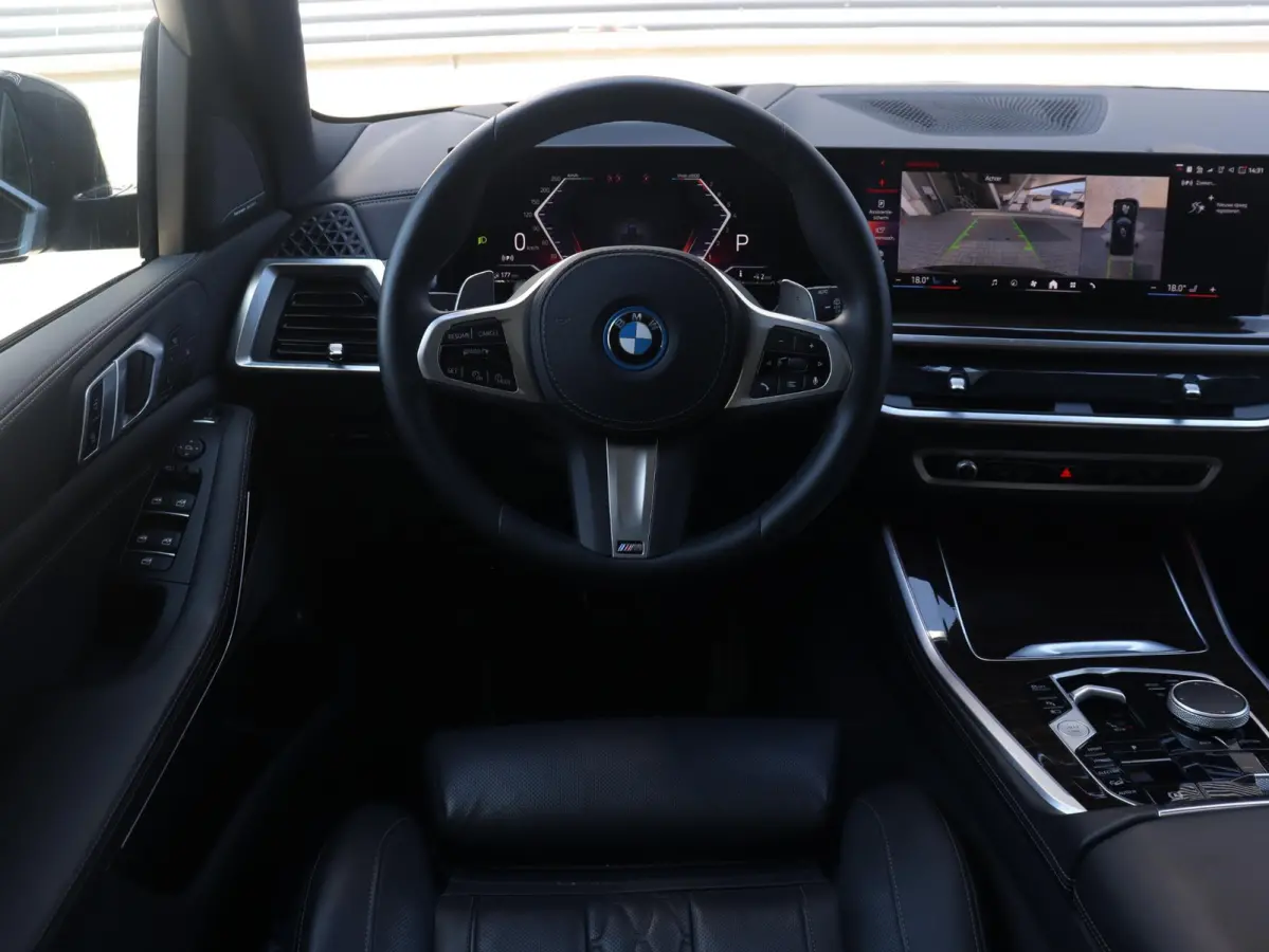 xDrive50e | M Sportpakket Pro | Panodak | Head-Up | Massage | Sky Lounge | Driving Assistant Prof. | Harman Kardon | Stoelventilatie | Soft Close | Parking Assistant Prof. | SOH 100% | 21'' 