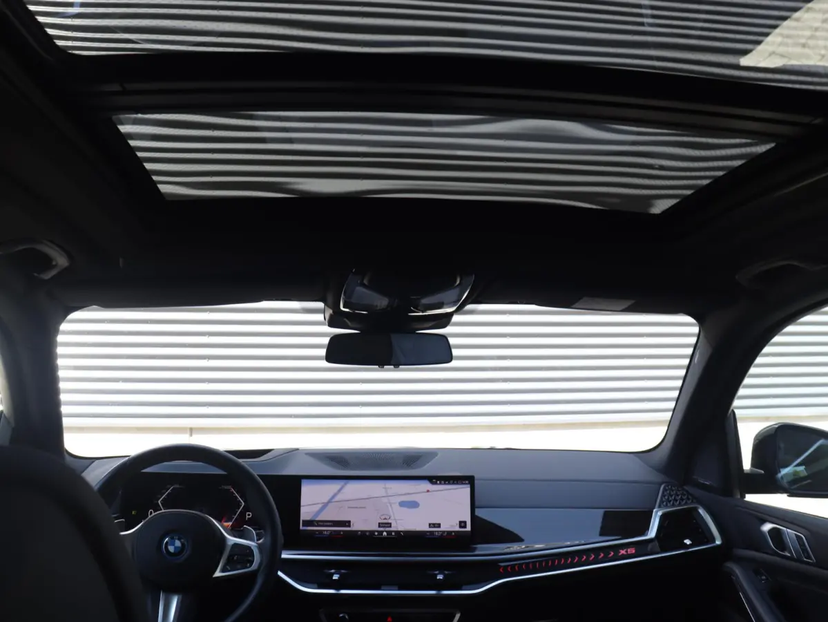 xDrive50e | M Sportpakket Pro | Panodak | Head-Up | Massage | Sky Lounge | Driving Assistant Prof. | Harman Kardon | Stoelventilatie | Soft Close | Parking Assistant Prof. | SOH 100% | 21'' 