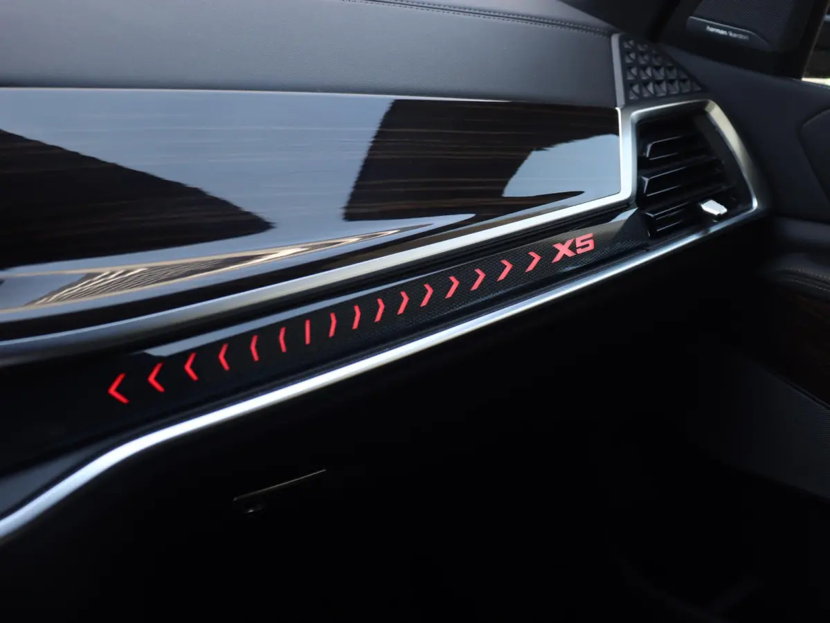 xDrive50e | M Sportpakket Pro | Panodak | Head-Up | Massage | Sky Lounge | Driving Assistant Prof. | Harman Kardon | Stoelventilatie | Soft Close | Parking Assistant Prof. | SOH 100% | 21'' 