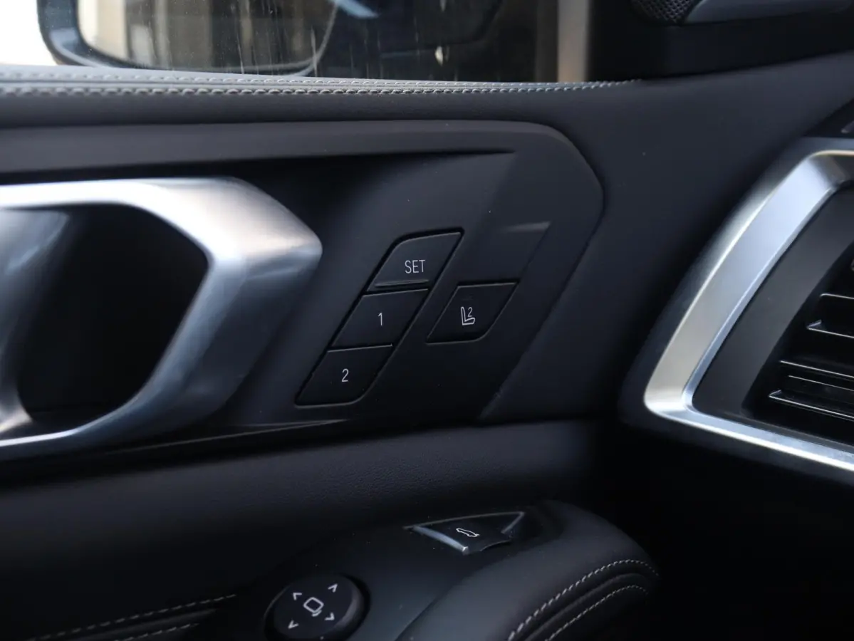 xDrive50e | M Sportpakket Pro | Panodak | Head-Up | Massage | Sky Lounge | Driving Assistant Prof. | Harman Kardon | Stoelventilatie | Soft Close | Parking Assistant Prof. | SOH 100% | 21'' 