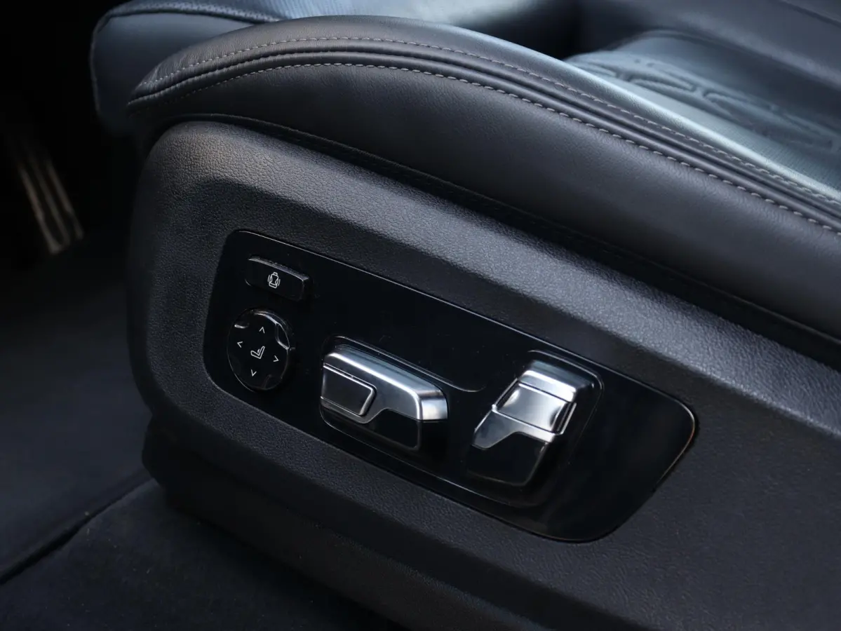 xDrive50e | M Sportpakket Pro | Panodak | Head-Up | Massage | Sky Lounge | Driving Assistant Prof. | Harman Kardon | Stoelventilatie | Soft Close | Parking Assistant Prof. | SOH 100% | 21'' 
