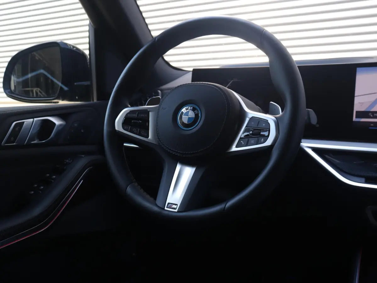 xDrive50e | M Sportpakket Pro | Panodak | Head-Up | Massage | Sky Lounge | Driving Assistant Prof. | Harman Kardon | Stoelventilatie | Soft Close | Parking Assistant Prof. | SOH 100% | 21'' 