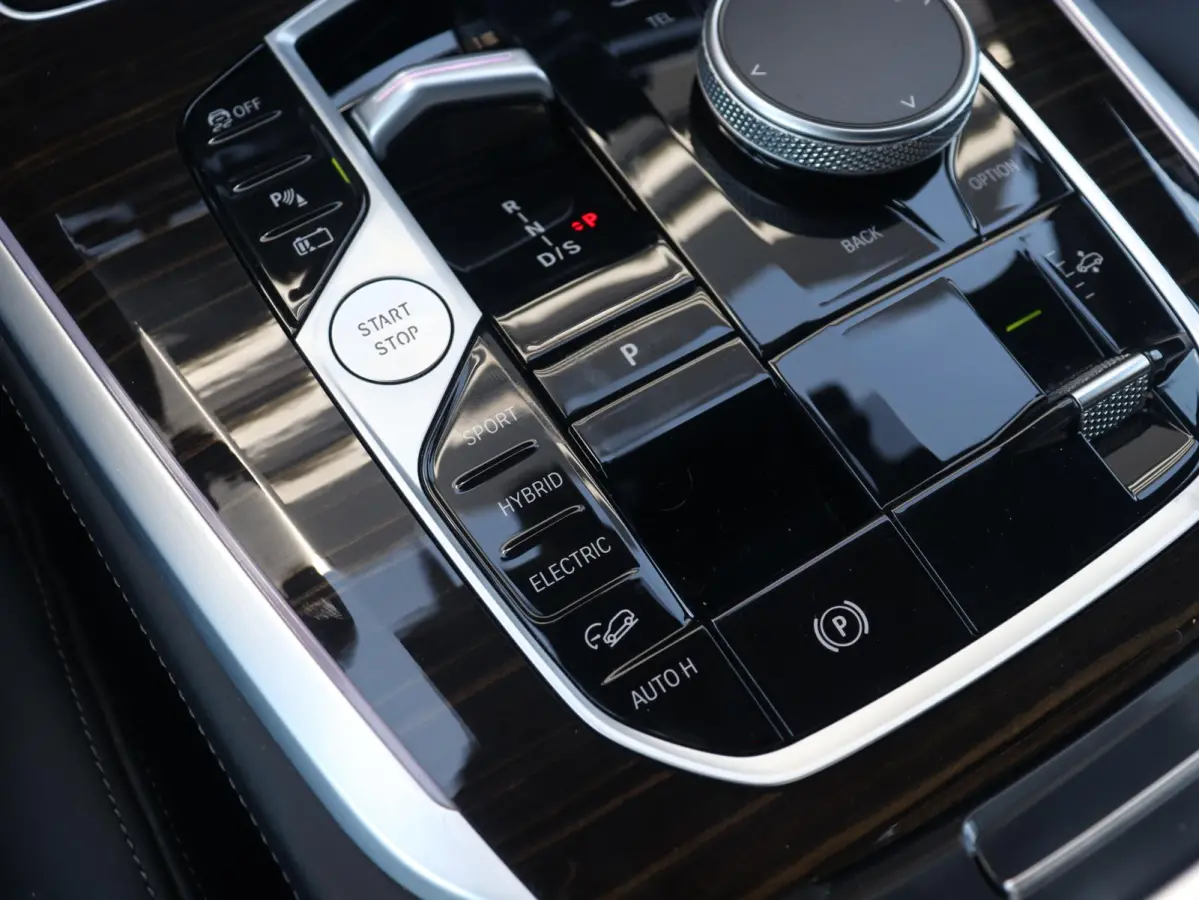 xDrive50e | M Sportpakket Pro | Panodak | Head-Up | Massage | Sky Lounge | Driving Assistant Prof. | Harman Kardon | Stoelventilatie | Soft Close | Parking Assistant Prof. | SOH 100% | 21'' 