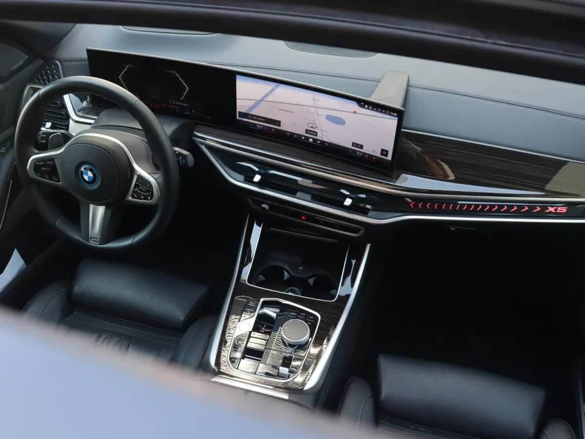 xDrive50e | M Sportpakket Pro | Panodak | Head-Up | Massage | Sky Lounge | Driving Assistant Prof. | Harman Kardon | Stoelventilatie | Soft Close | Parking Assistant Prof. | SOH 100% | 21'' 