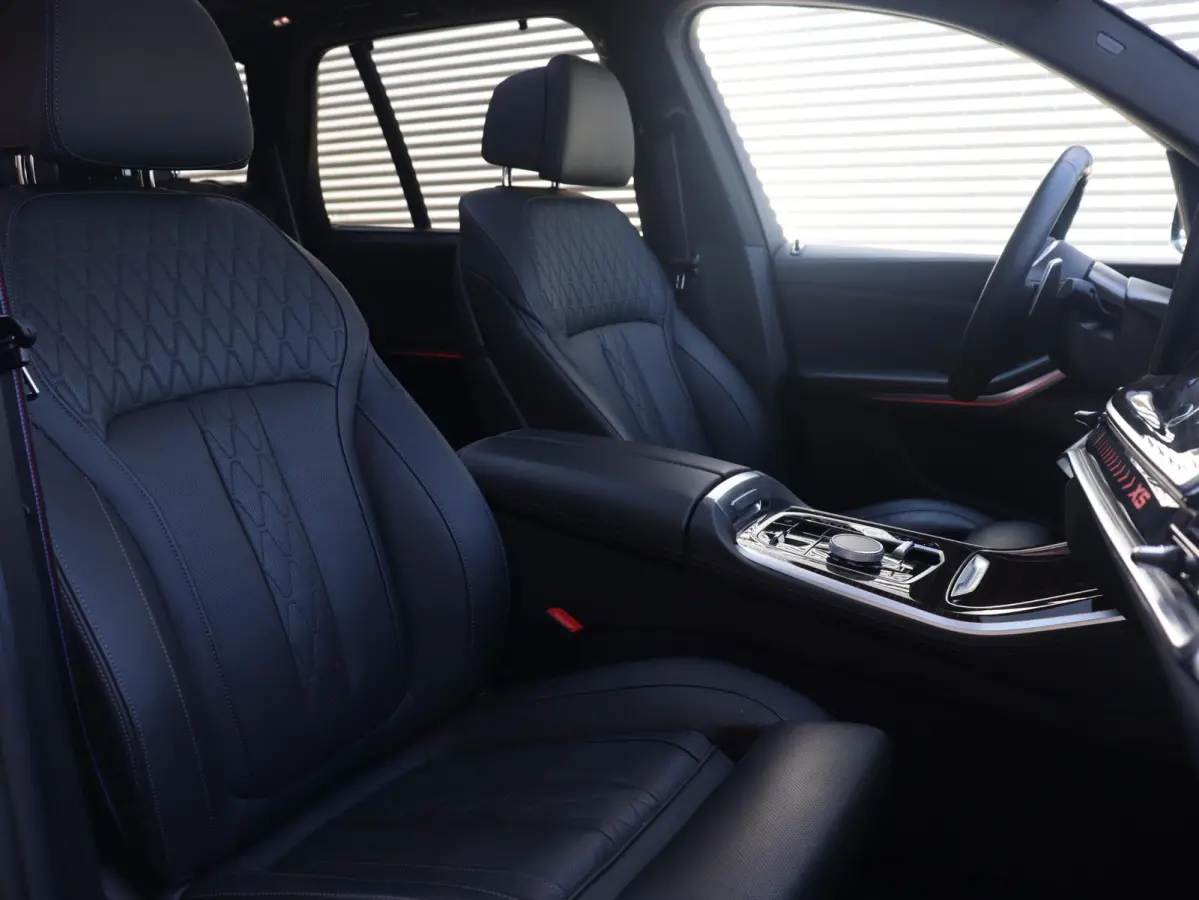 xDrive50e | M Sportpakket Pro | Panodak | Head-Up | Massage | Sky Lounge | Driving Assistant Prof. | Harman Kardon | Stoelventilatie | Soft Close | Parking Assistant Prof. | SOH 100% | 21'' 