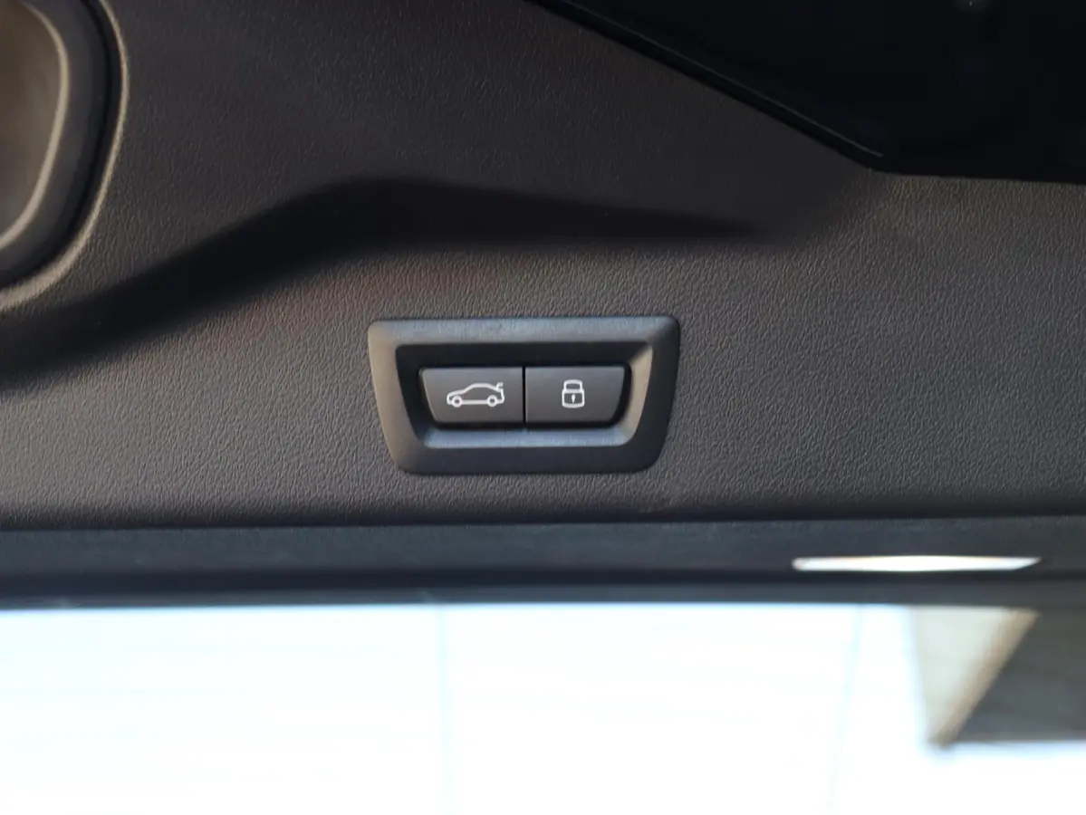 xDrive50e | M Sportpakket Pro | Panodak | Head-Up | Massage | Sky Lounge | Driving Assistant Prof. | Harman Kardon | Stoelventilatie | Soft Close | Parking Assistant Prof. | SOH 100% | 21'' 