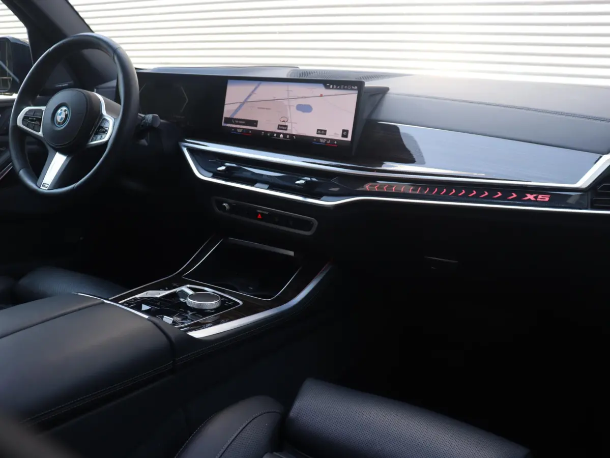 xDrive50e | M Sportpakket Pro | Panodak | Head-Up | Massage | Sky Lounge | Driving Assistant Prof. | Harman Kardon | Stoelventilatie | Soft Close | Parking Assistant Prof. | SOH 100% | 21'' 