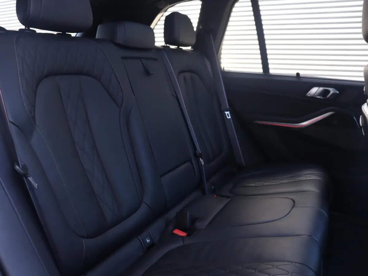 xDrive50e | M Sportpakket Pro | Panodak | Head-Up | Massage | Sky Lounge | Driving Assistant Prof. | Harman Kardon | Stoelventilatie | Soft Close | Parking Assistant Prof. | SOH 100% | 21'' 