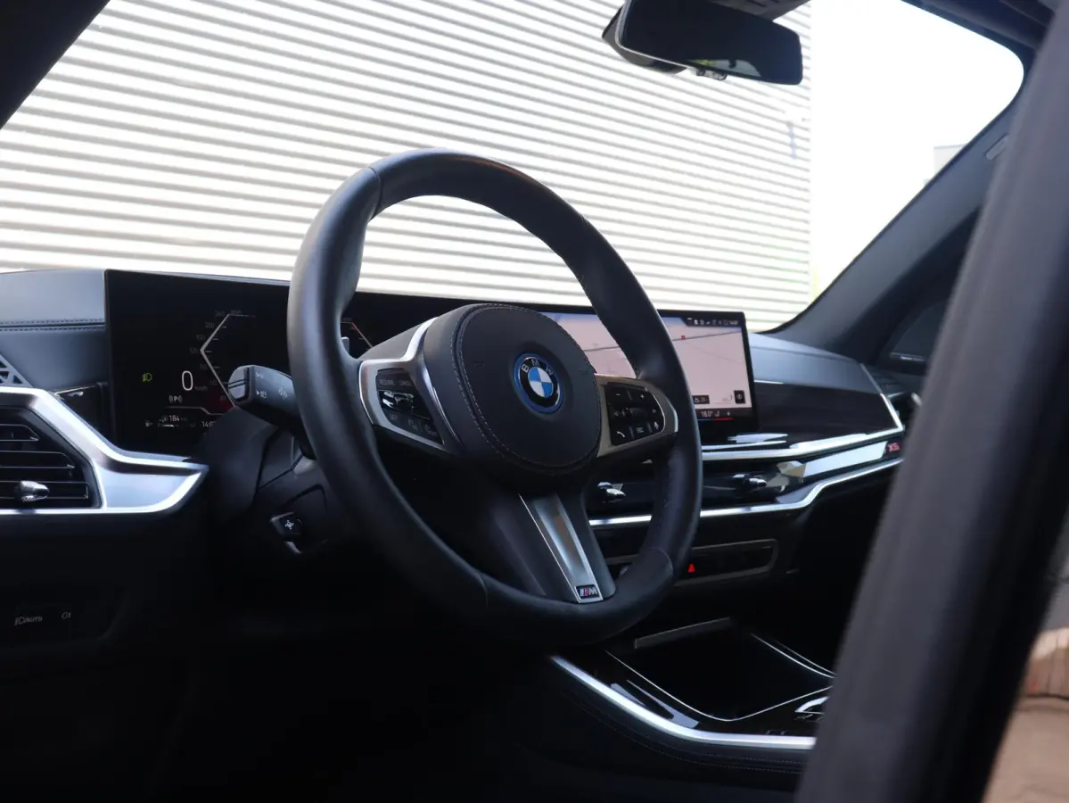 xDrive50e | M Sportpakket Pro | Panodak | Head-Up | Massage | Sky Lounge | Driving Assistant Prof. | Harman Kardon | Stoelventilatie | Soft Close | Parking Assistant Prof. | SOH 100% | 21'' 
