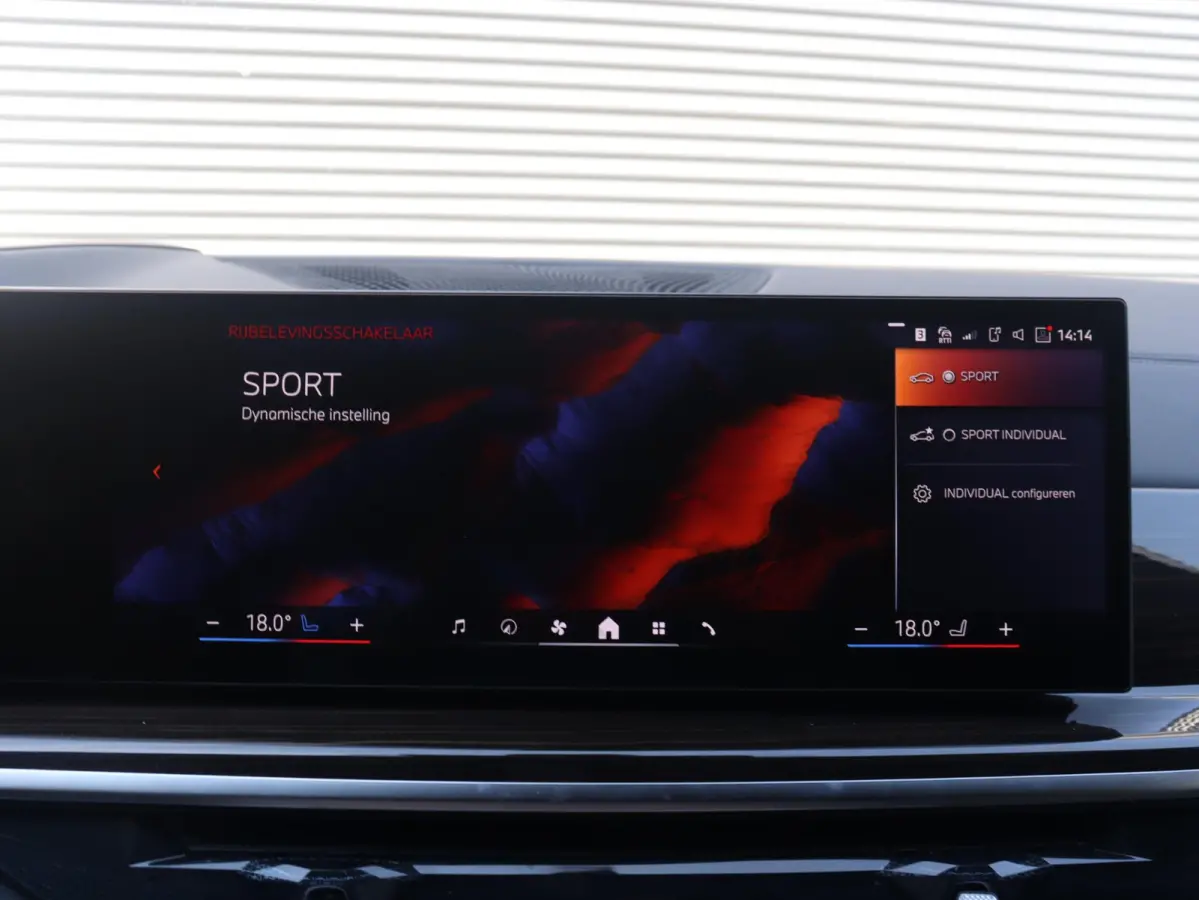 xDrive50e | M Sportpakket Pro | Panodak | Head-Up | Massage | Sky Lounge | Driving Assistant Prof. | Harman Kardon | Stoelventilatie | Soft Close | Parking Assistant Prof. | SOH 100% | 21'' 