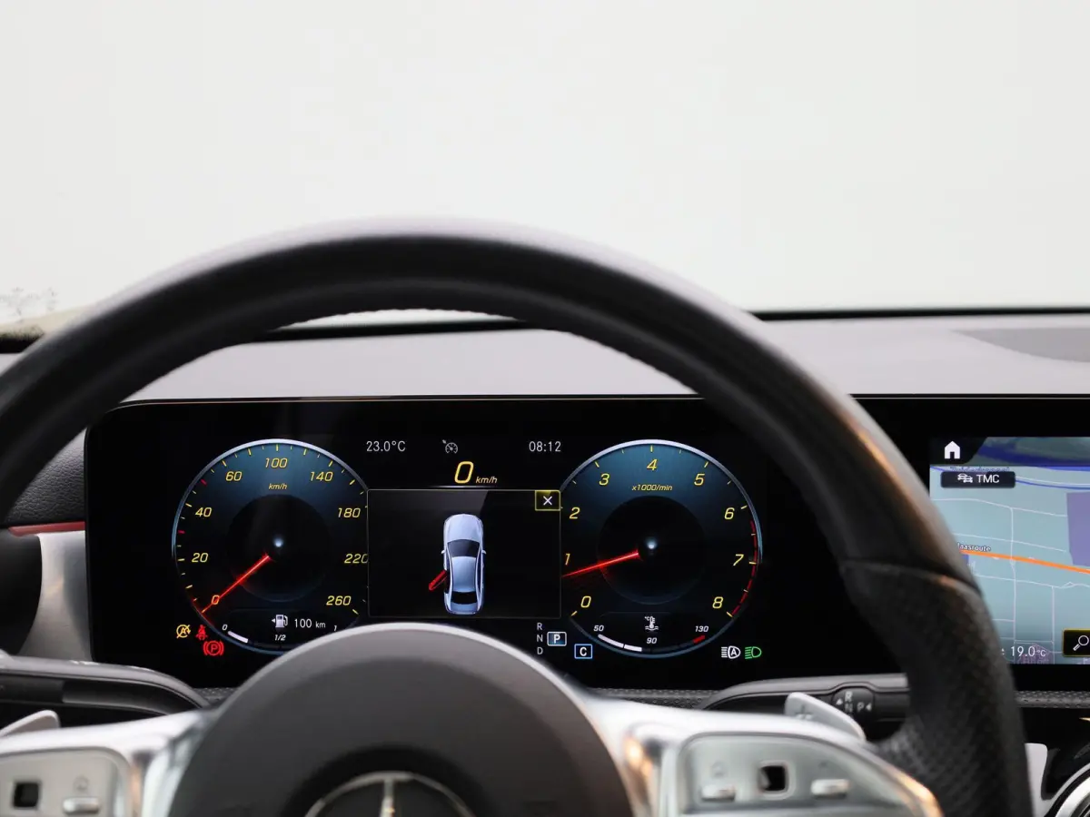 250 Premium | Automaat | Panorama dak | Virtual cockpiot | Climate control | Sfeer verlichting | Leder | DAB | Navigatie | Bluetooth | Camera | Stoel verwarming | Cruise Control | Lichtmetal