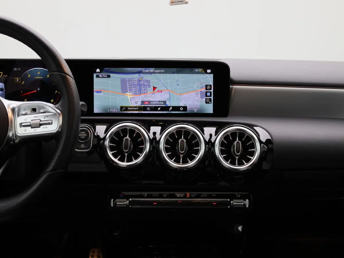 250 Premium | Automaat | Panorama dak | Virtual cockpiot | Climate control | Sfeer verlichting | Leder | DAB | Navigatie | Bluetooth | Camera | Stoel verwarming | Cruise Control | Lichtmetal