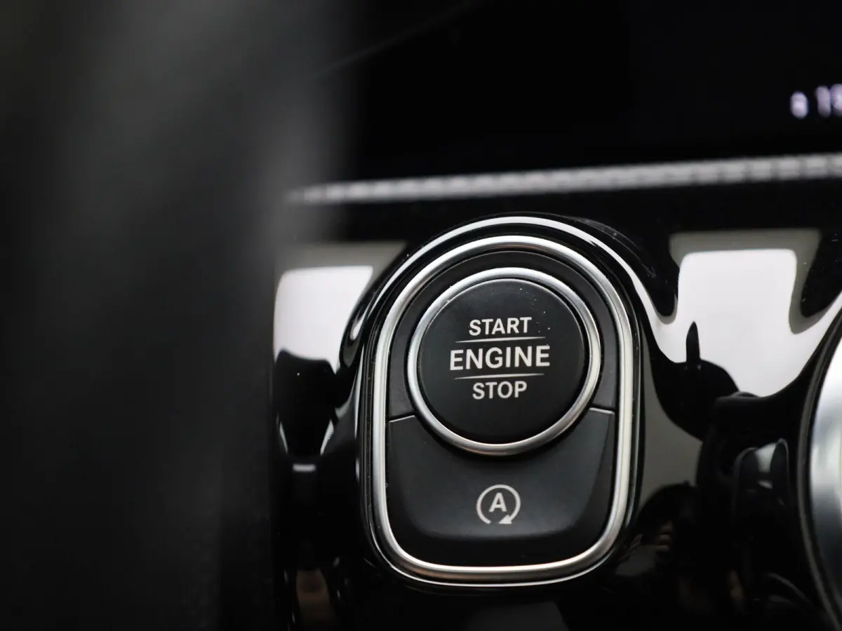 250 Premium | Automaat | Panorama dak | Virtual cockpiot | Climate control | Sfeer verlichting | Leder | DAB | Navigatie | Bluetooth | Camera | Stoel verwarming | Cruise Control | Lichtmetal