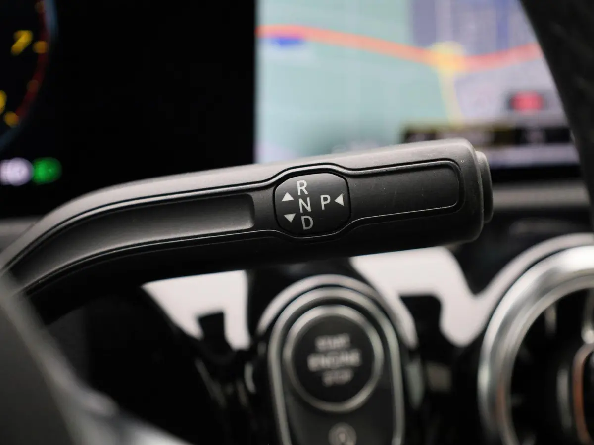 250 Premium | Automaat | Panorama dak | Virtual cockpiot | Climate control | Sfeer verlichting | Leder | DAB | Navigatie | Bluetooth | Camera | Stoel verwarming | Cruise Control | Lichtmetal