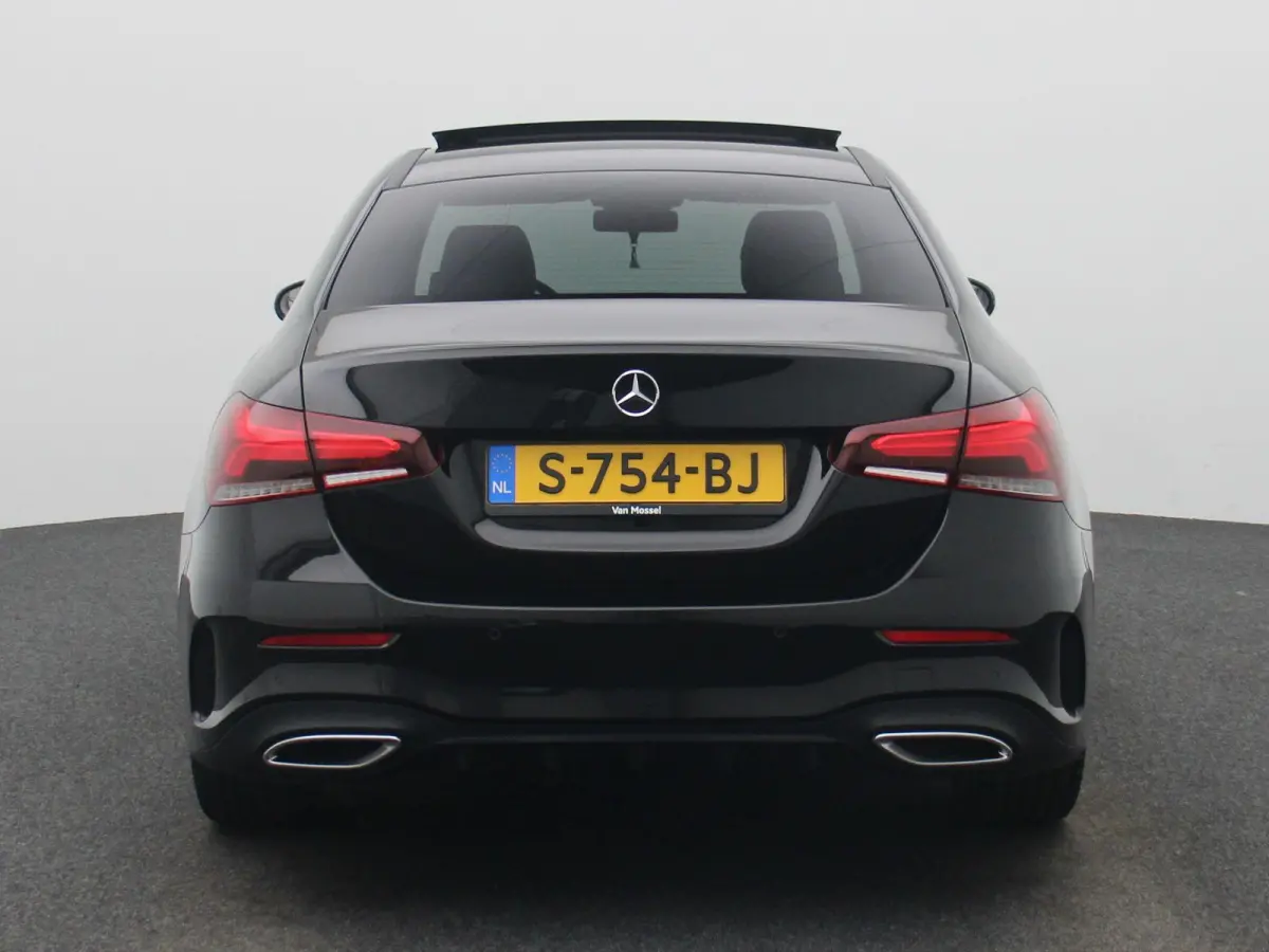 250 Premium | Automaat | Panorama dak | Virtual cockpiot | Climate control | Sfeer verlichting | Leder | DAB | Navigatie | Bluetooth | Camera | Stoel verwarming | Cruise Control | Lichtmetal