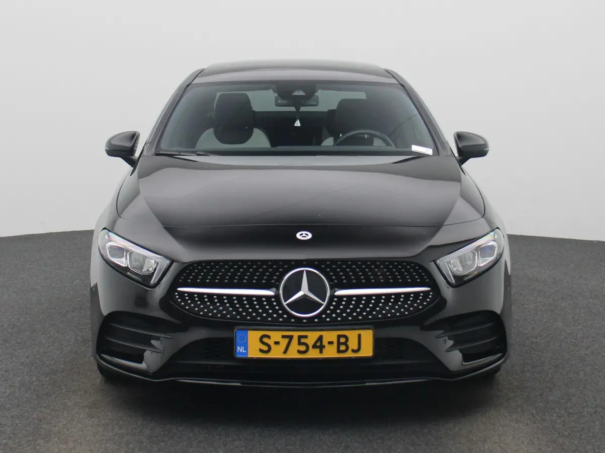 250 Premium | Automaat | Panorama dak | Virtual cockpiot | Climate control | Sfeer verlichting | Leder | DAB | Navigatie | Bluetooth | Camera | Stoel verwarming | Cruise Control | Lichtmetal