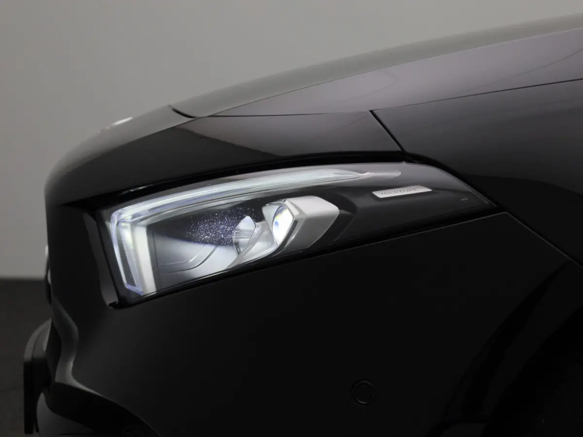 250 Premium | Automaat | Panorama dak | Virtual cockpiot | Climate control | Sfeer verlichting | Leder | DAB | Navigatie | Bluetooth | Camera | Stoel verwarming | Cruise Control | Lichtmetal