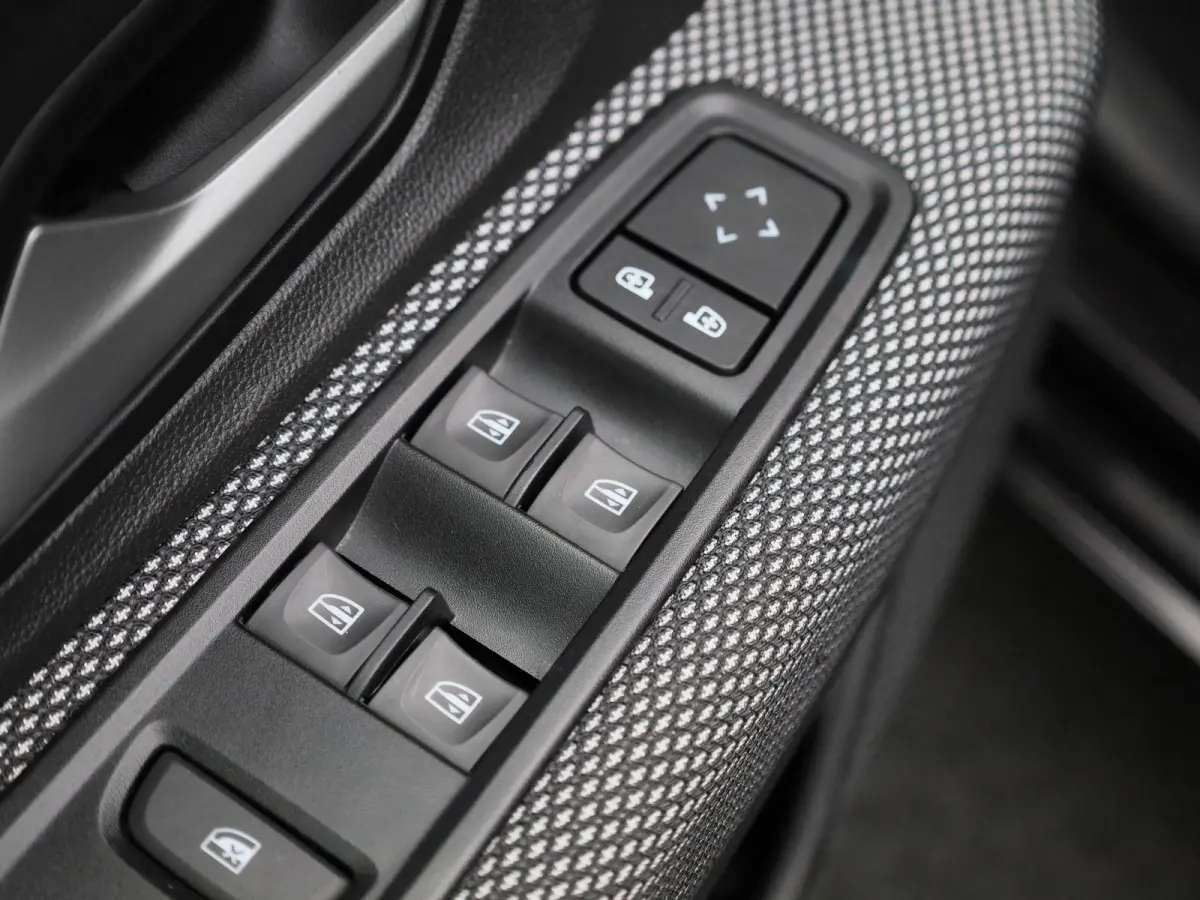1.0 TCe 90 Expression | Cruise control | Airco | Bluetooth | LMV | Lage km stand