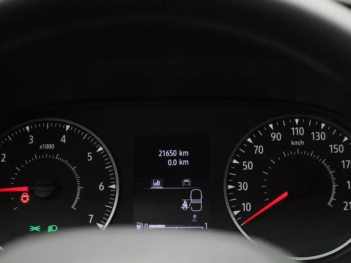 1.0 TCe 90 Expression | Cruise control | Airco | Bluetooth | LMV | Lage km stand