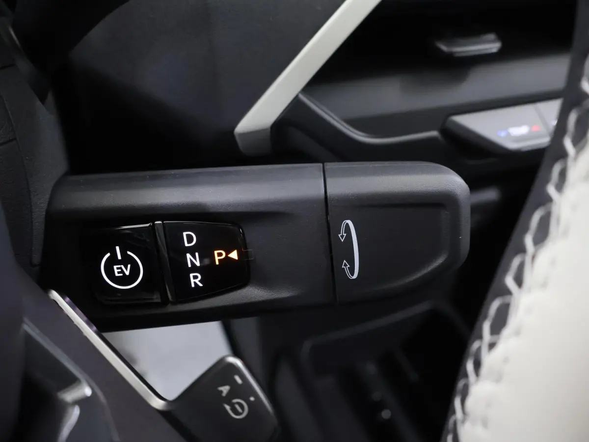 GT-Line Business Edition 81.4 kWh | Panoramaschuifdak | Led Koplampen | Stoelverwarming voor en achter | Zwarte hemelbekleding |