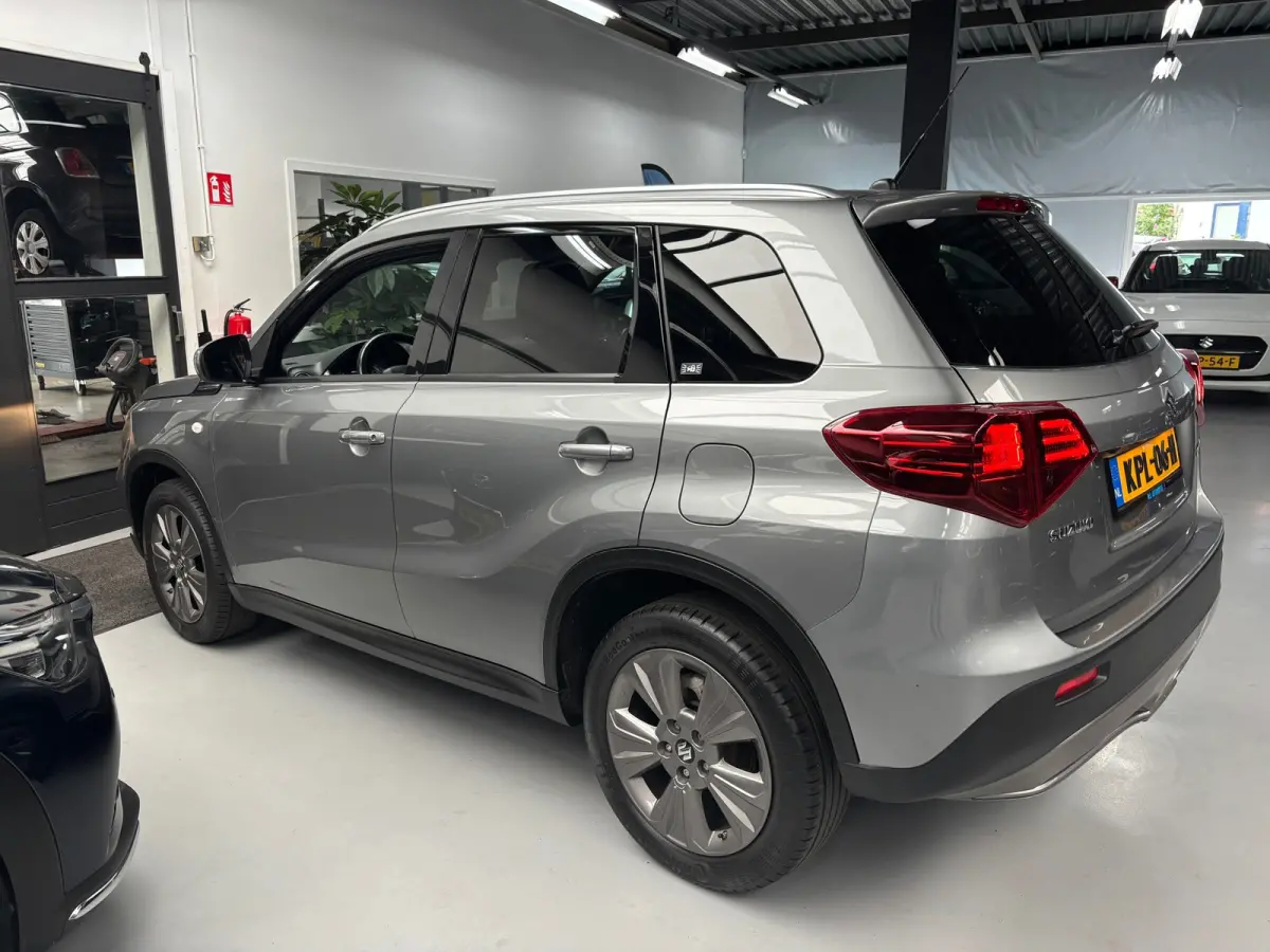 1.4 Boosterjet Select / Camera / Navigatie / Automaat
