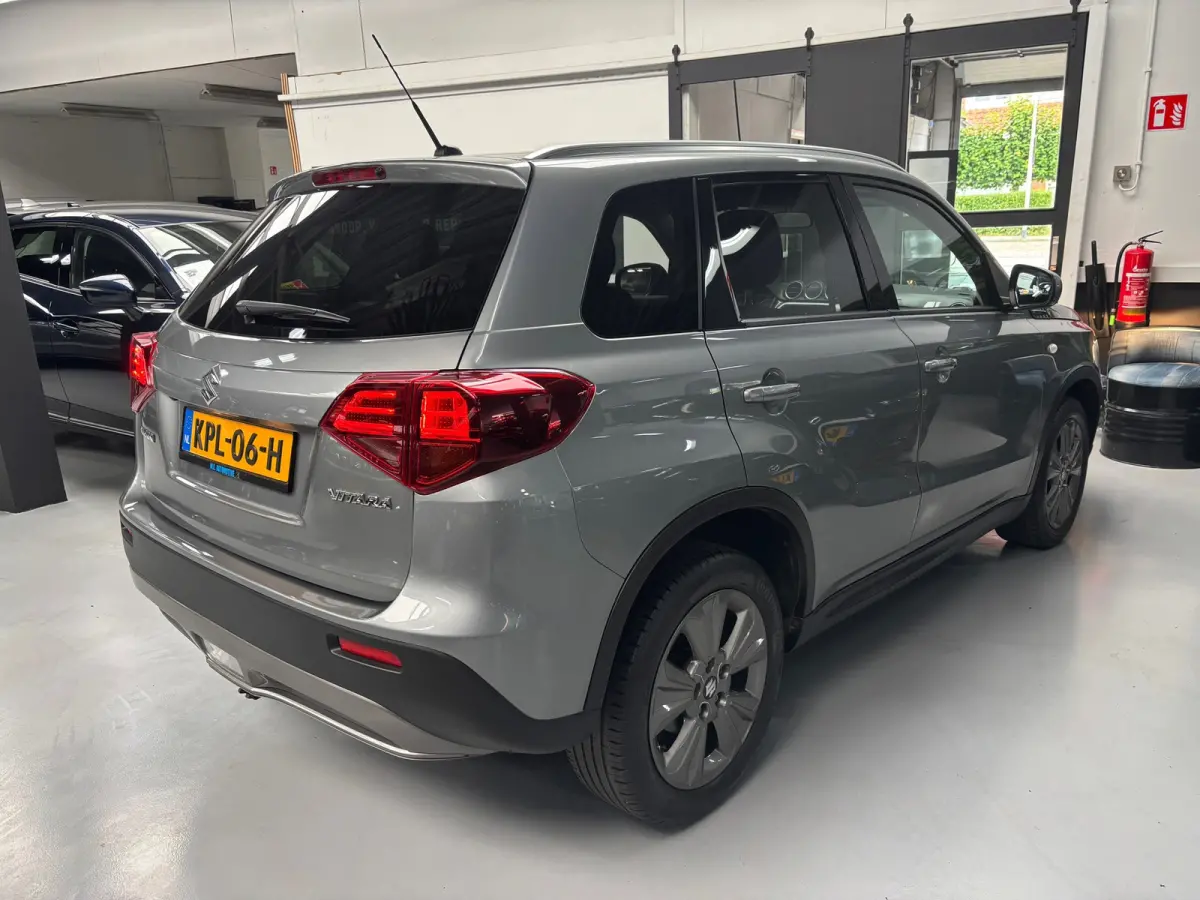 1.4 Boosterjet Select / Camera / Navigatie / Automaat