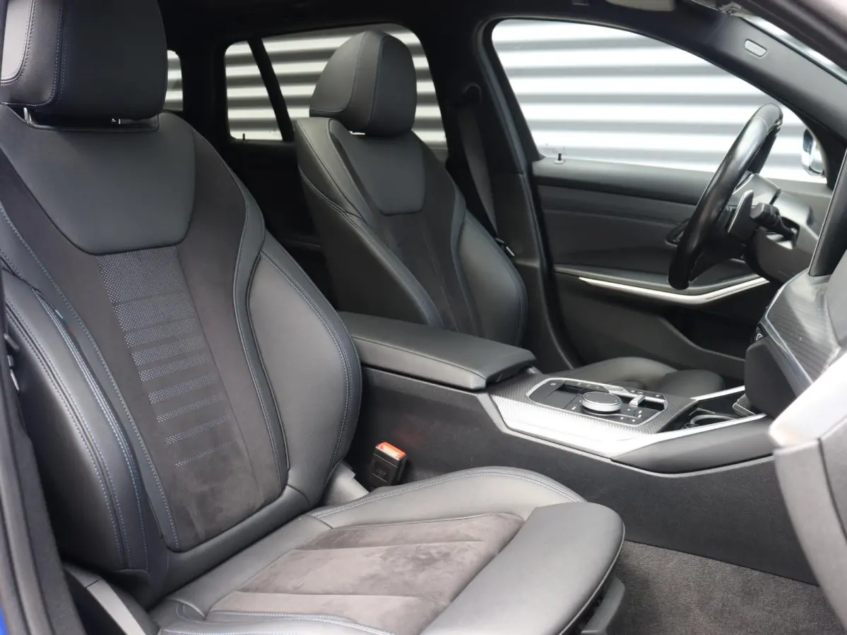 330e | M Sportpakket | Innovation Pack | Panodak | Trekhaak | Hi-Fi | Head-Up | Elektr. Stoelen | Driving Assistant | SOH 96% | 18'' LMV