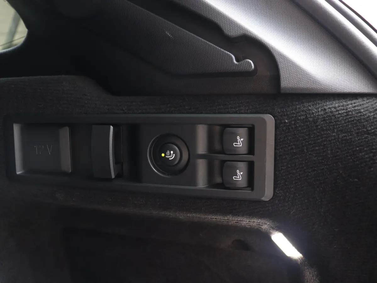 330e | M Sportpakket | Innovation Pack | Panodak | Trekhaak | Hi-Fi | Head-Up | Elektr. Stoelen | Driving Assistant | SOH 96% | 18'' LMV