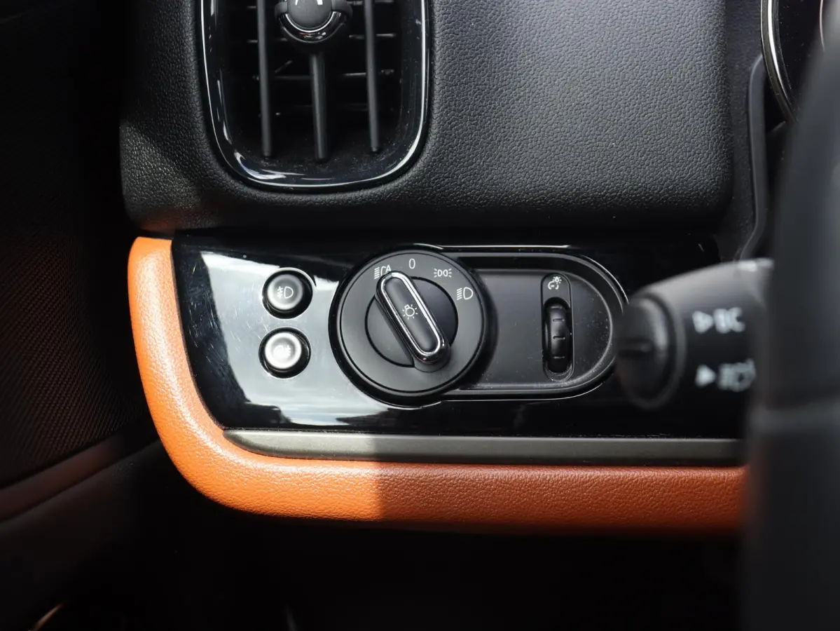 Cooper ALL4 | John Cooper Works + Panodak + Harman Kardon + Adaptive Cruise Control + Comfort Access + Apple Carplay + SOH 90% + 19" JCW Circuit Spoke two-tone
