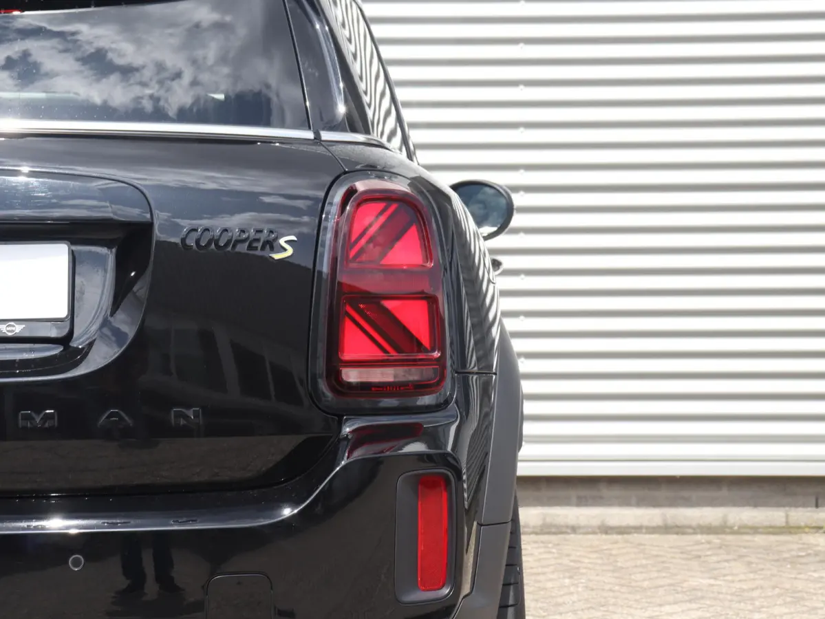 Cooper ALL4 | John Cooper Works + Panodak + Harman Kardon + Adaptive Cruise Control + Comfort Access + Apple Carplay + SOH 90% + 19" JCW Circuit Spoke two-tone