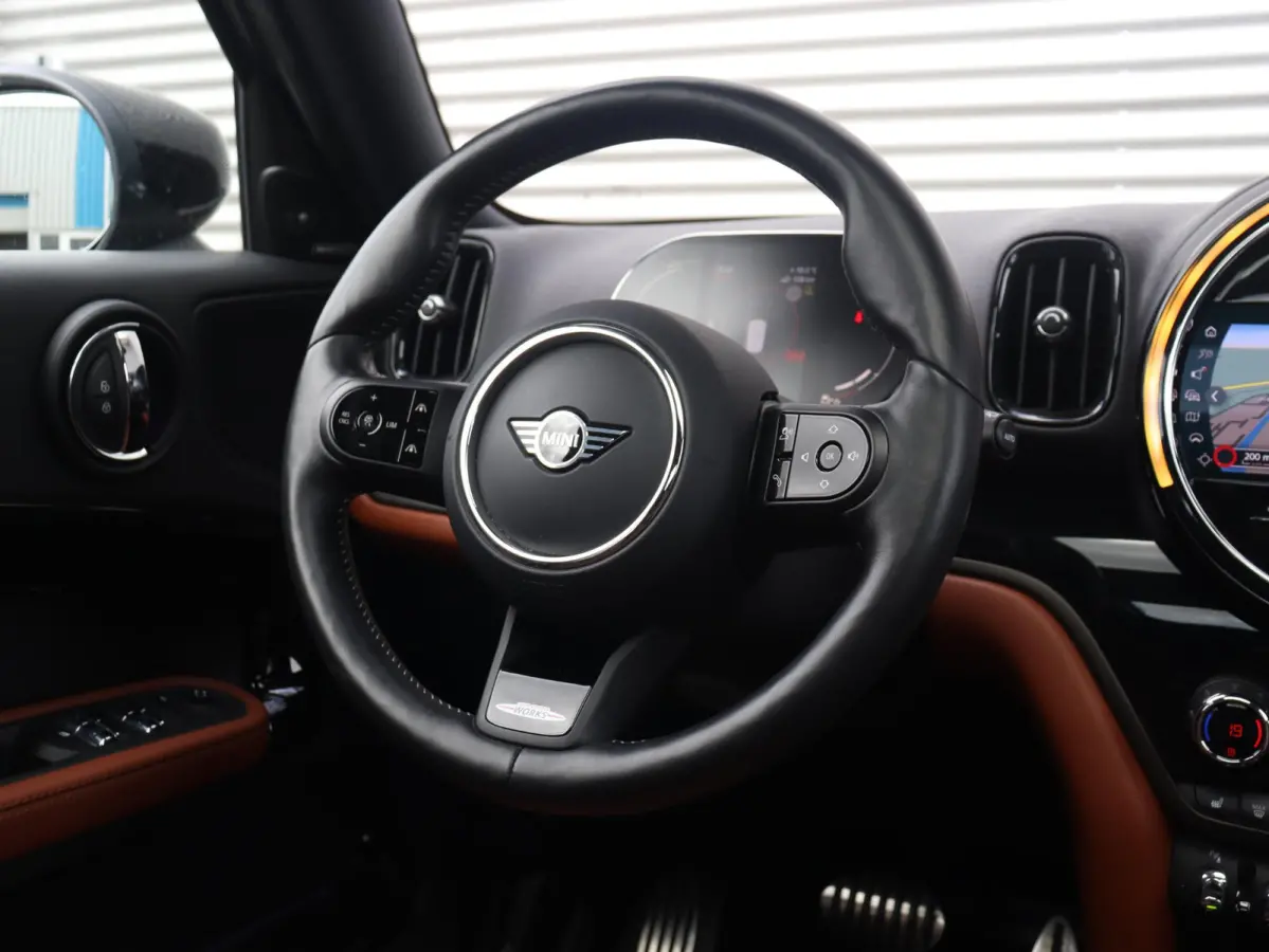 Cooper ALL4 | John Cooper Works + Panodak + Harman Kardon + Adaptive Cruise Control + Comfort Access + Apple Carplay + SOH 90% + 19" JCW Circuit Spoke two-tone