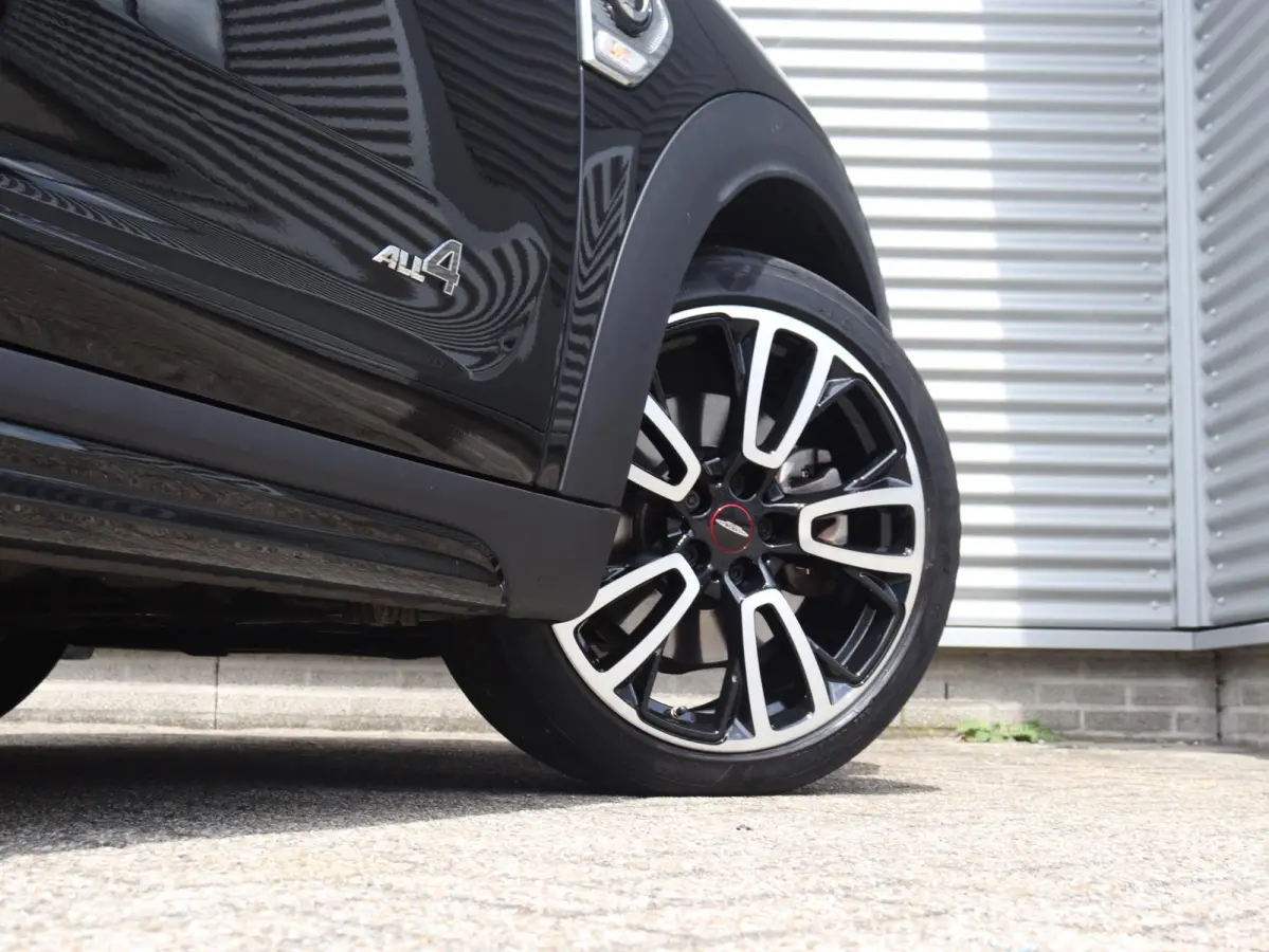 Cooper ALL4 | John Cooper Works + Panodak + Harman Kardon + Adaptive Cruise Control + Comfort Access + Apple Carplay + SOH 90% + 19" JCW Circuit Spoke two-tone