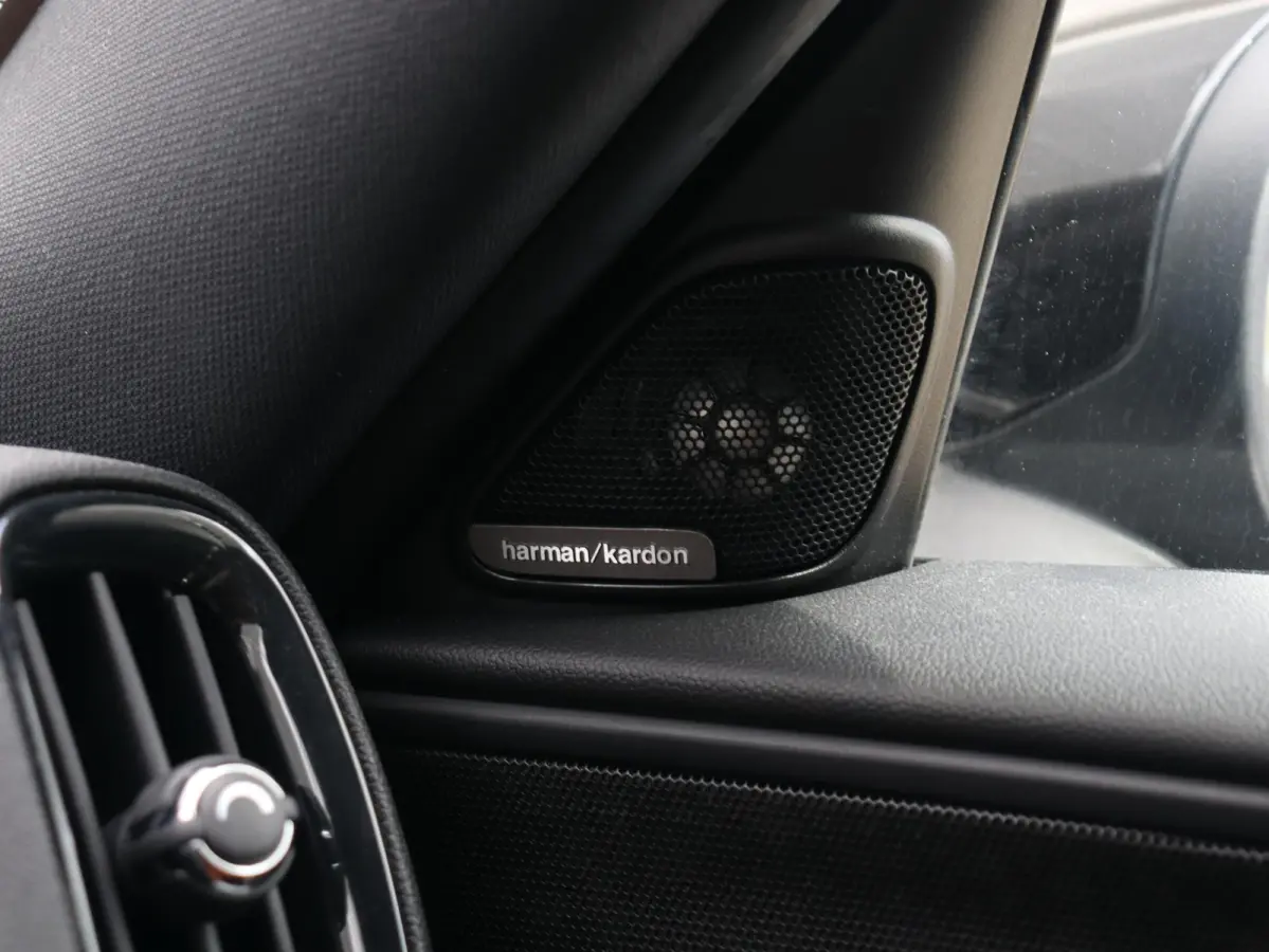 Cooper ALL4 | John Cooper Works + Panodak + Harman Kardon + Adaptive Cruise Control + Comfort Access + Apple Carplay + SOH 90% + 19" JCW Circuit Spoke two-tone