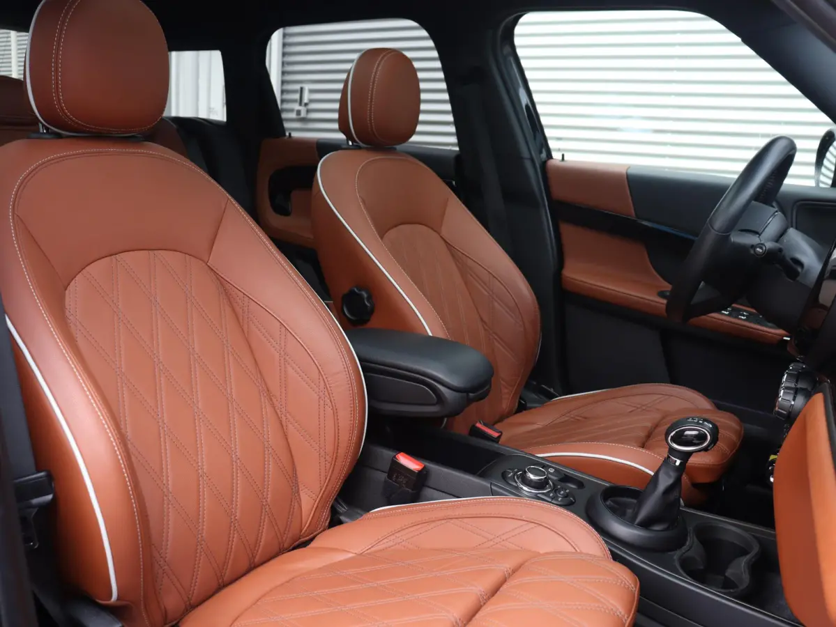 Cooper ALL4 | John Cooper Works + Panodak + Harman Kardon + Adaptive Cruise Control + Comfort Access + Apple Carplay + SOH 90% + 19" JCW Circuit Spoke two-tone
