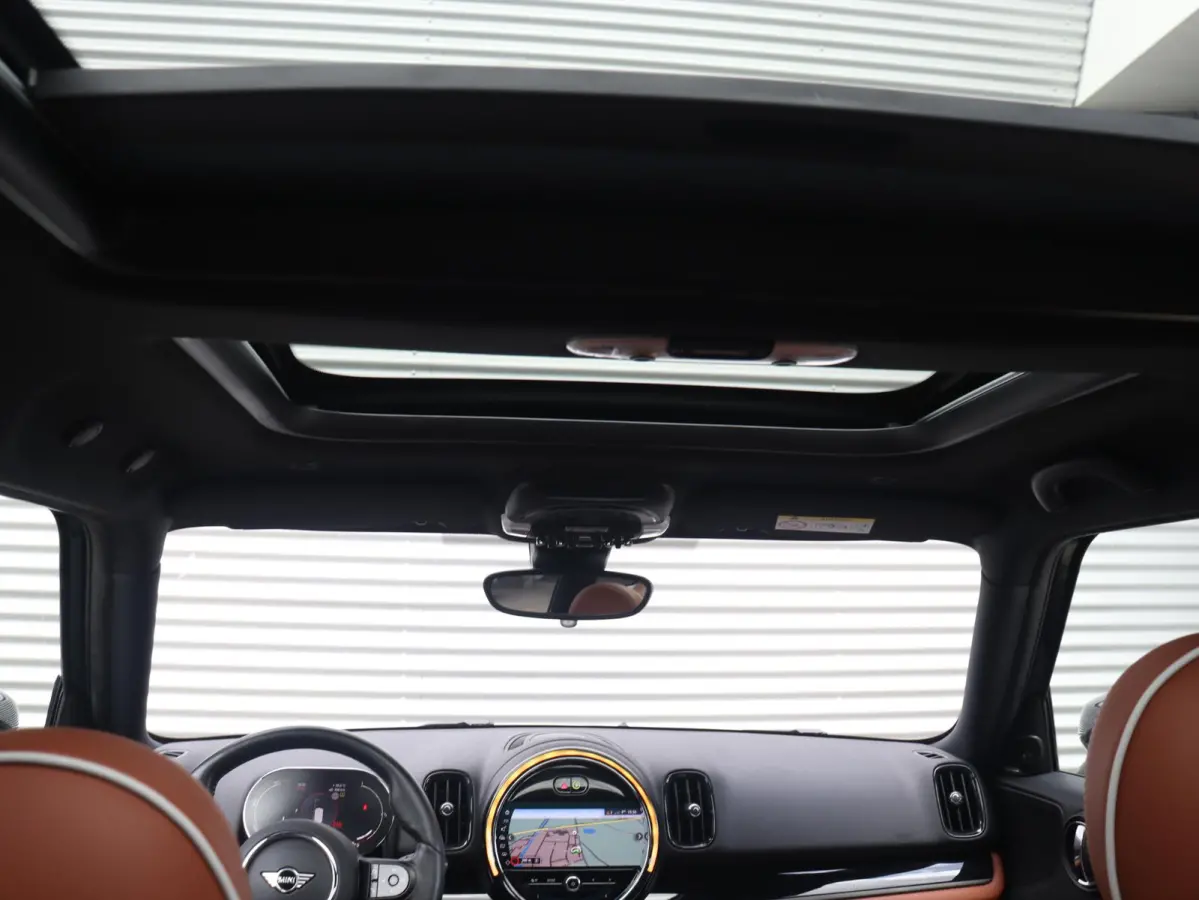 Cooper ALL4 | John Cooper Works + Panodak + Harman Kardon + Adaptive Cruise Control + Comfort Access + Apple Carplay + SOH 90% + 19" JCW Circuit Spoke two-tone