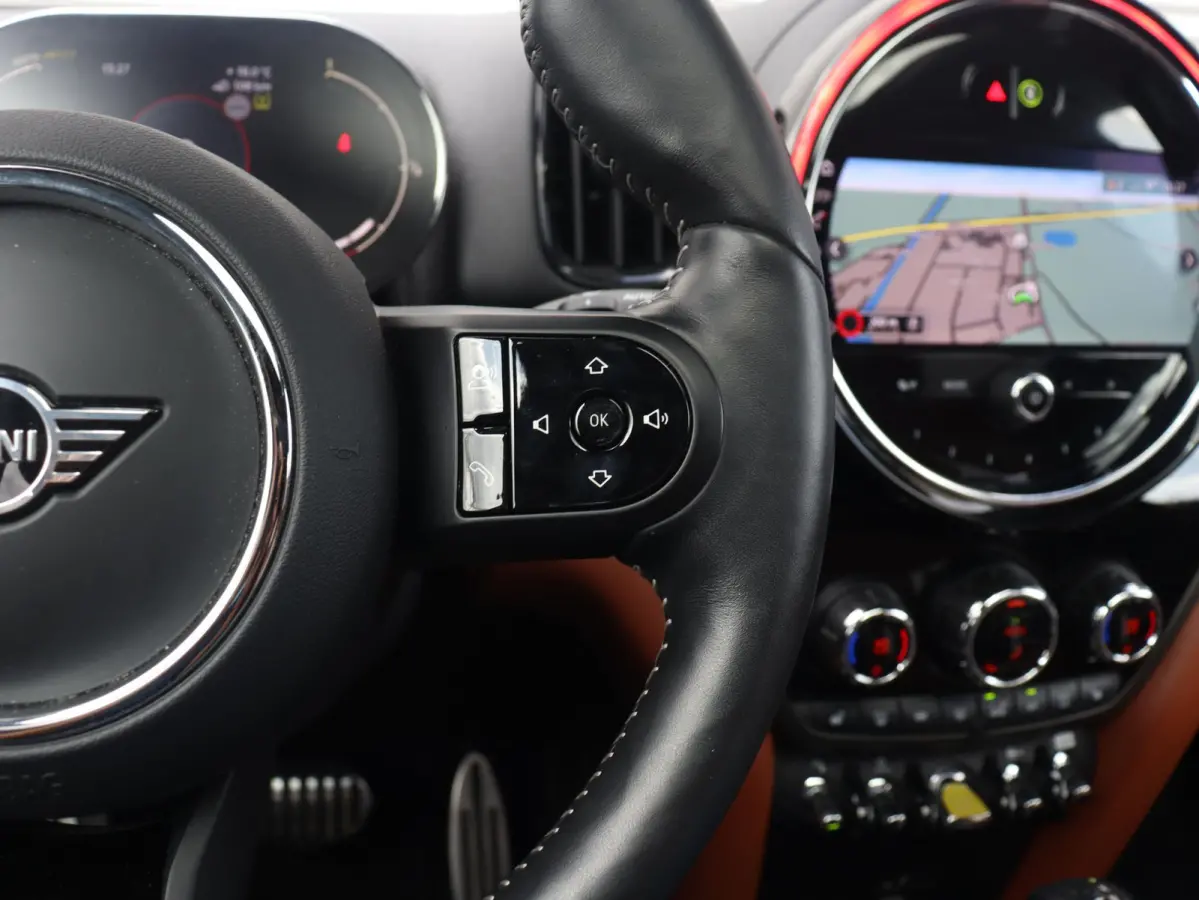Cooper ALL4 | John Cooper Works + Panodak + Harman Kardon + Adaptive Cruise Control + Comfort Access + Apple Carplay + SOH 90% + 19" JCW Circuit Spoke two-tone