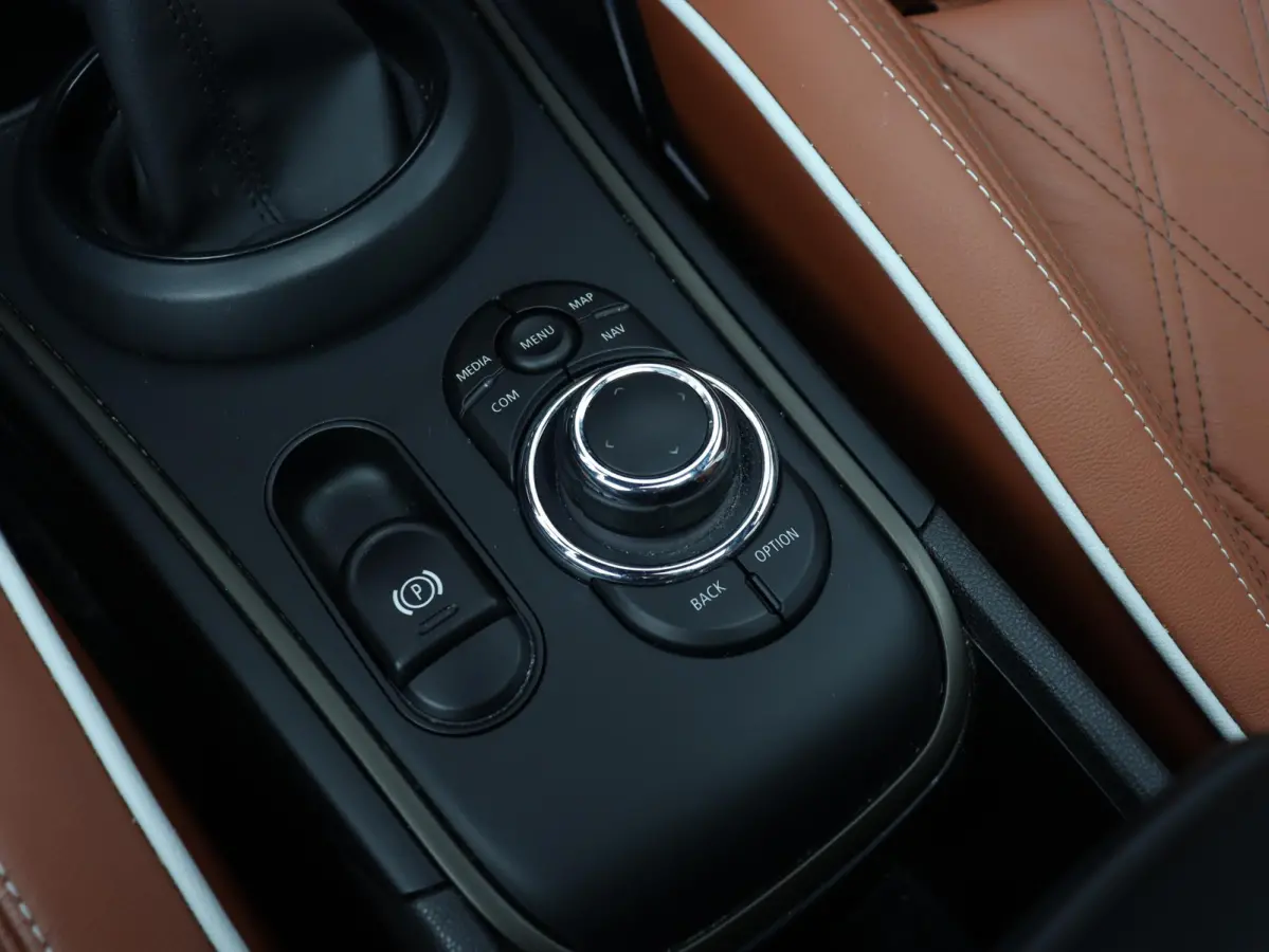 Cooper ALL4 | John Cooper Works + Panodak + Harman Kardon + Adaptive Cruise Control + Comfort Access + Apple Carplay + SOH 90% + 19" JCW Circuit Spoke two-tone
