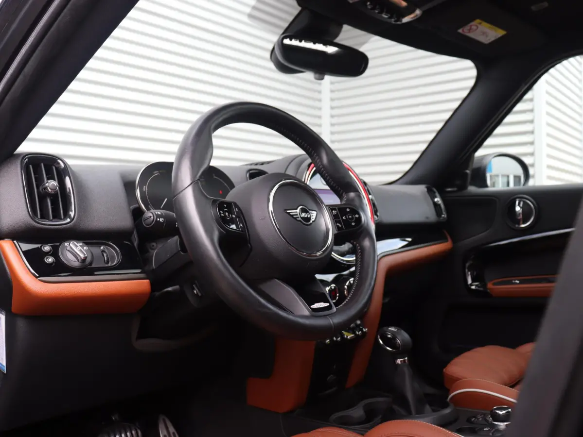 Cooper ALL4 | John Cooper Works + Panodak + Harman Kardon + Adaptive Cruise Control + Comfort Access + Apple Carplay + SOH 90% + 19" JCW Circuit Spoke two-tone