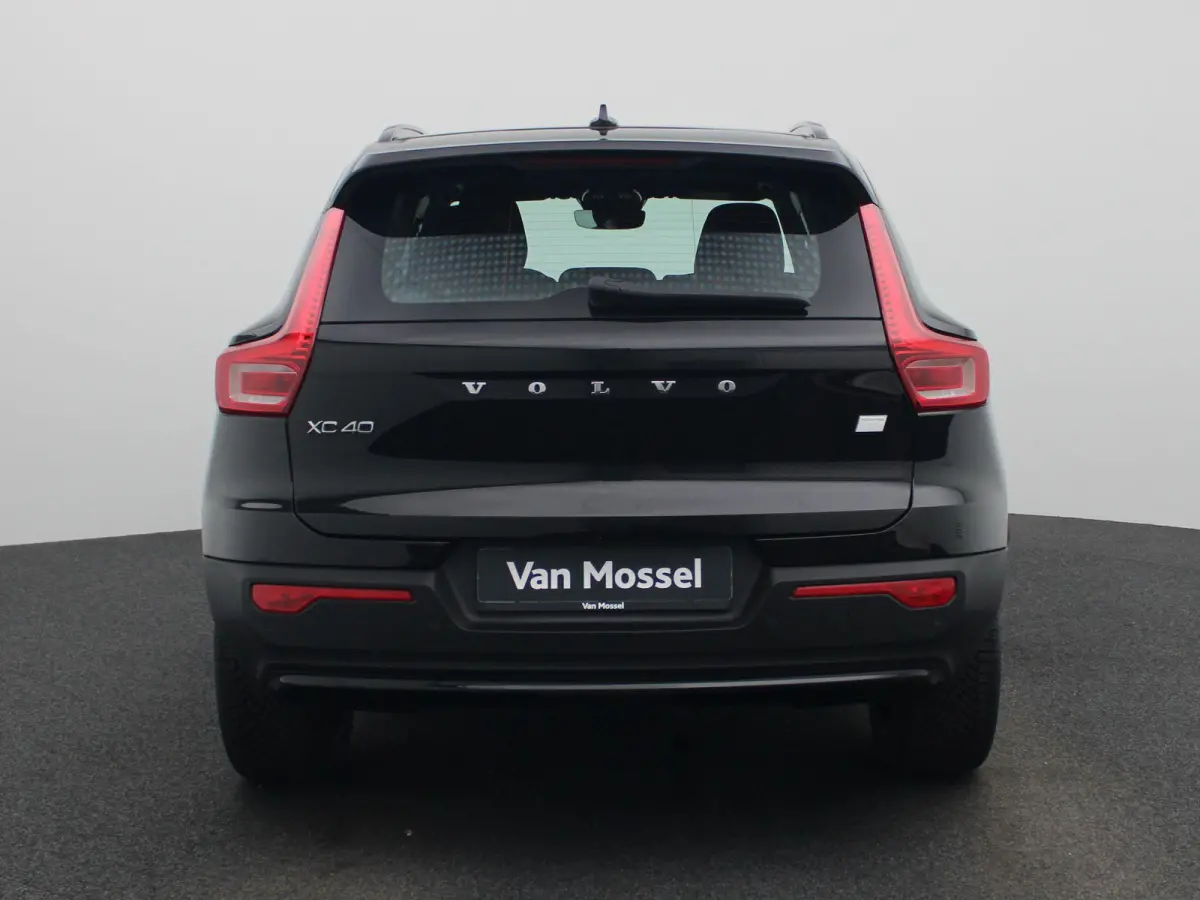 Core | Automaat | Apple Carplay / Android Auto | Camera | Parkeersensoren |