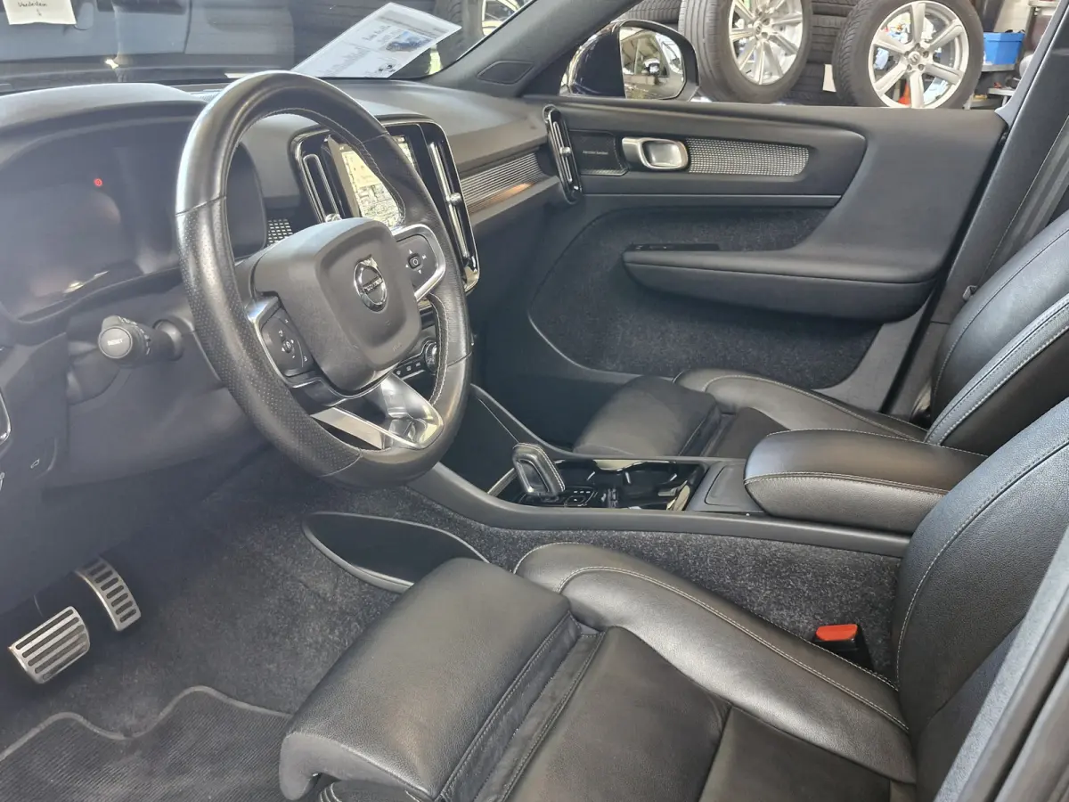 P8 AWD R-Design | Pack Lounge (audio installatie high end, elektrisch glazen schuif-/kanteldak, parkeersensor voor, rondomzicht camera) en Climate Pack (achterbank verwarmd) | trekhaak