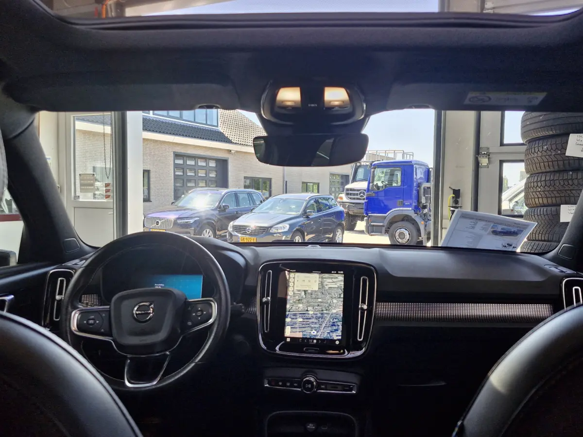 P8 AWD R-Design | Pack Lounge (audio installatie high end, elektrisch glazen schuif-/kanteldak, parkeersensor voor, rondomzicht camera) en Climate Pack (achterbank verwarmd) | trekhaak