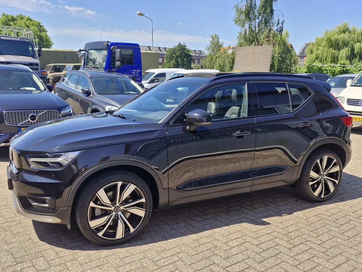 P8 AWD R-Design | Pack Lounge (audio installatie high end, elektrisch glazen schuif-/kanteldak, parkeersensor voor, rondomzicht camera) en Climate Pack (achterbank verwarmd) | trekhaak