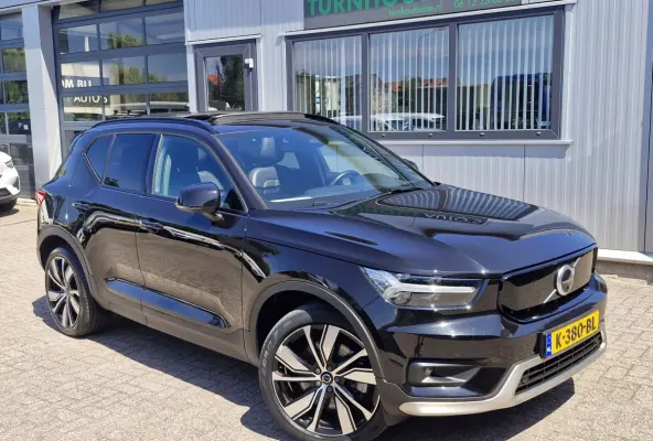 P8 AWD R-Design | Pack Lounge (audio installatie high end, elektrisch glazen schuif-/kanteldak, parkeersensor voor, rondomzicht camera) en Climate Pack (achterbank verwarmd) | trekhaak
