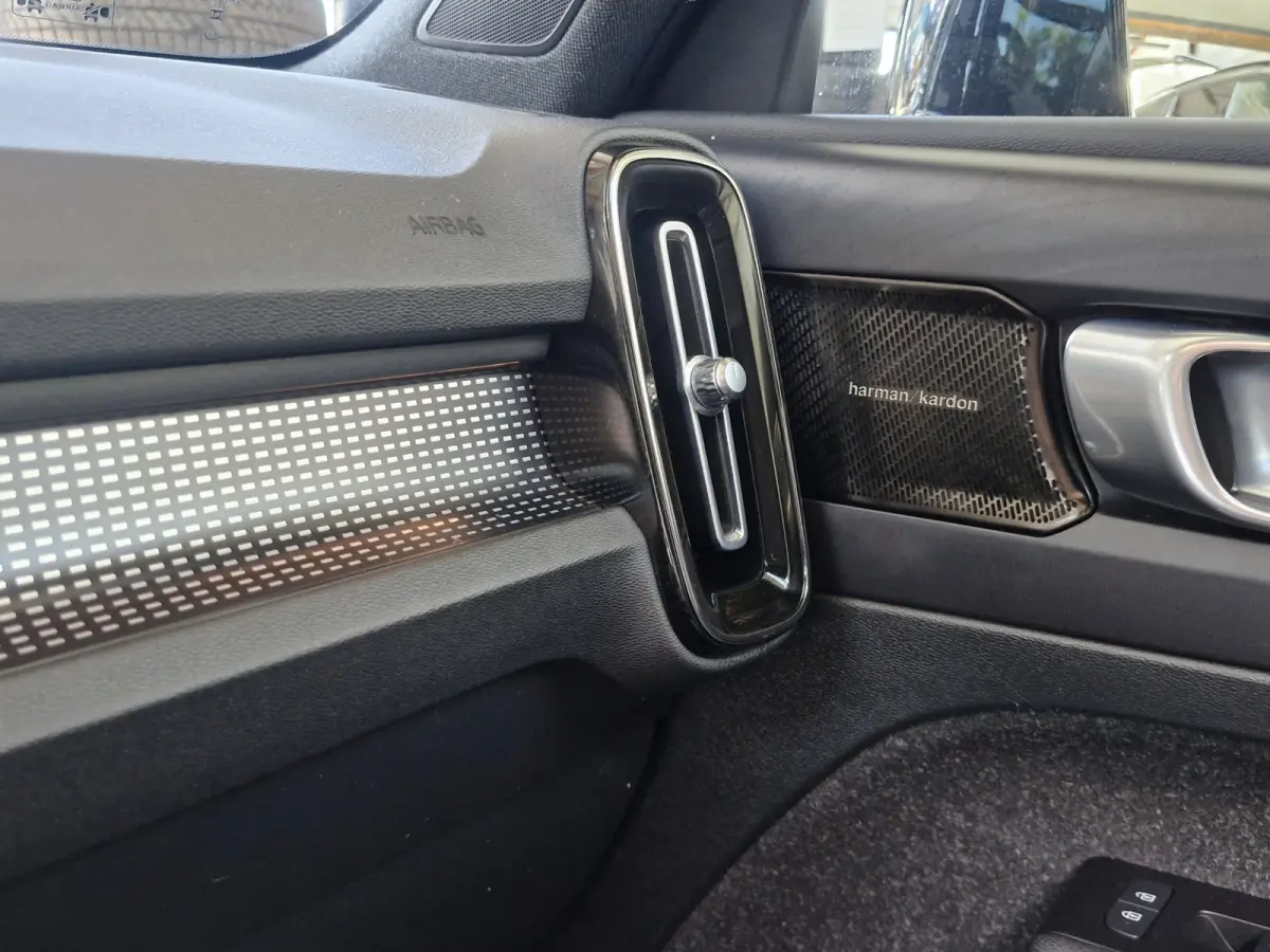 P8 AWD R-Design | Pack Lounge (audio installatie high end, elektrisch glazen schuif-/kanteldak, parkeersensor voor, rondomzicht camera) en Climate Pack (achterbank verwarmd) | trekhaak