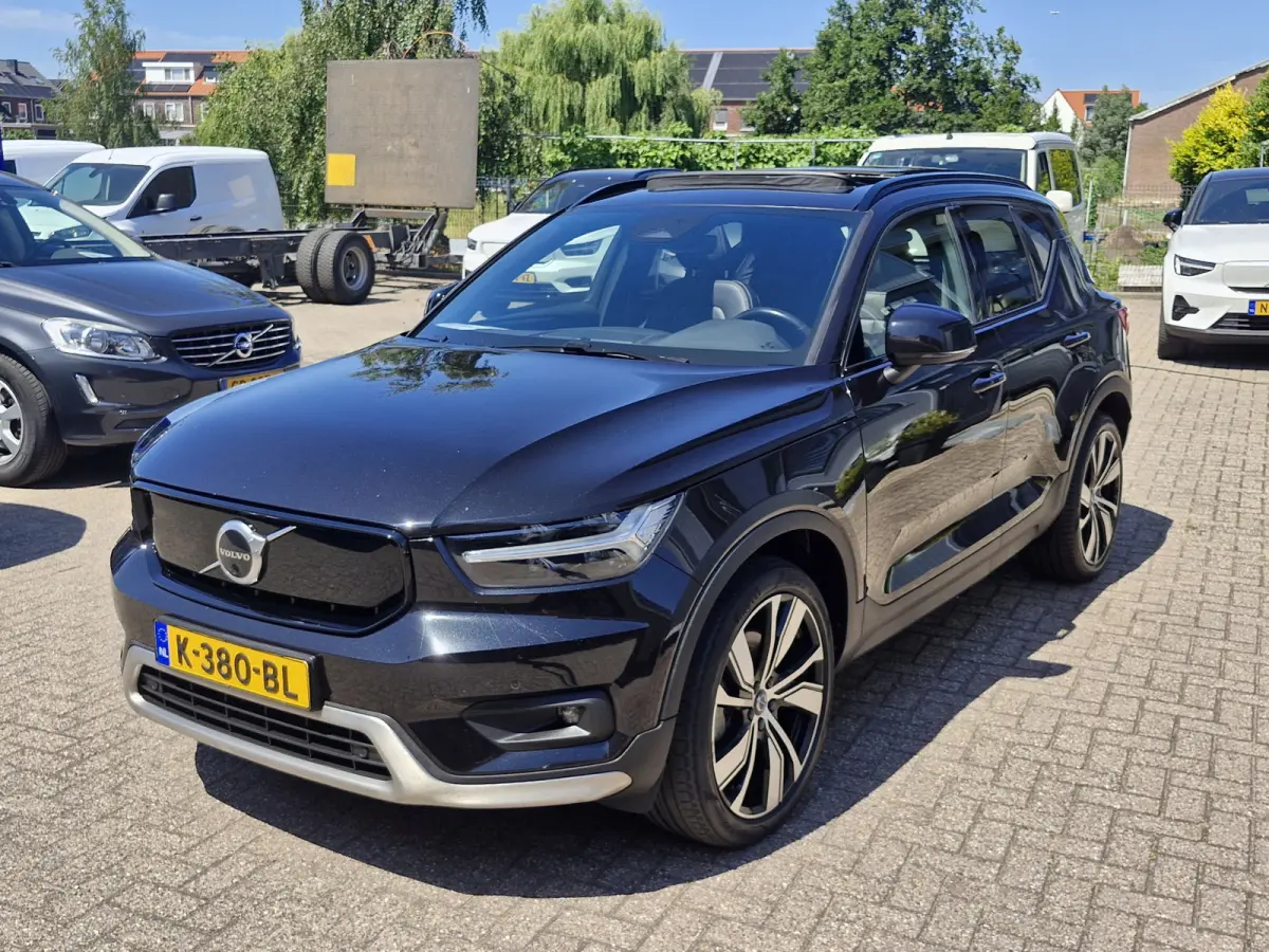 P8 AWD R-Design | Pack Lounge (audio installatie high end, elektrisch glazen schuif-/kanteldak, parkeersensor voor, rondomzicht camera) en Climate Pack (achterbank verwarmd) | trekhaak