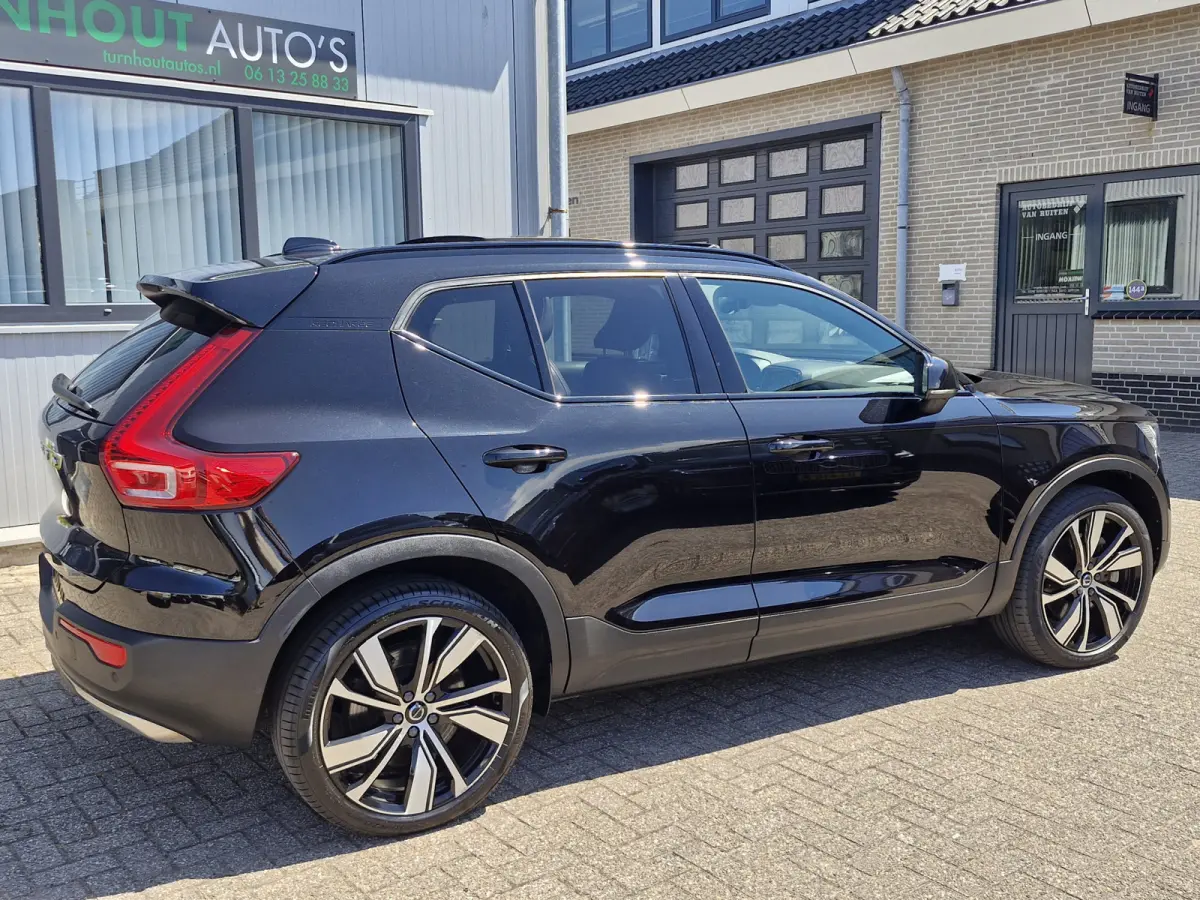 P8 AWD R-Design | Pack Lounge (audio installatie high end, elektrisch glazen schuif-/kanteldak, parkeersensor voor, rondomzicht camera) en Climate Pack (achterbank verwarmd) | trekhaak
