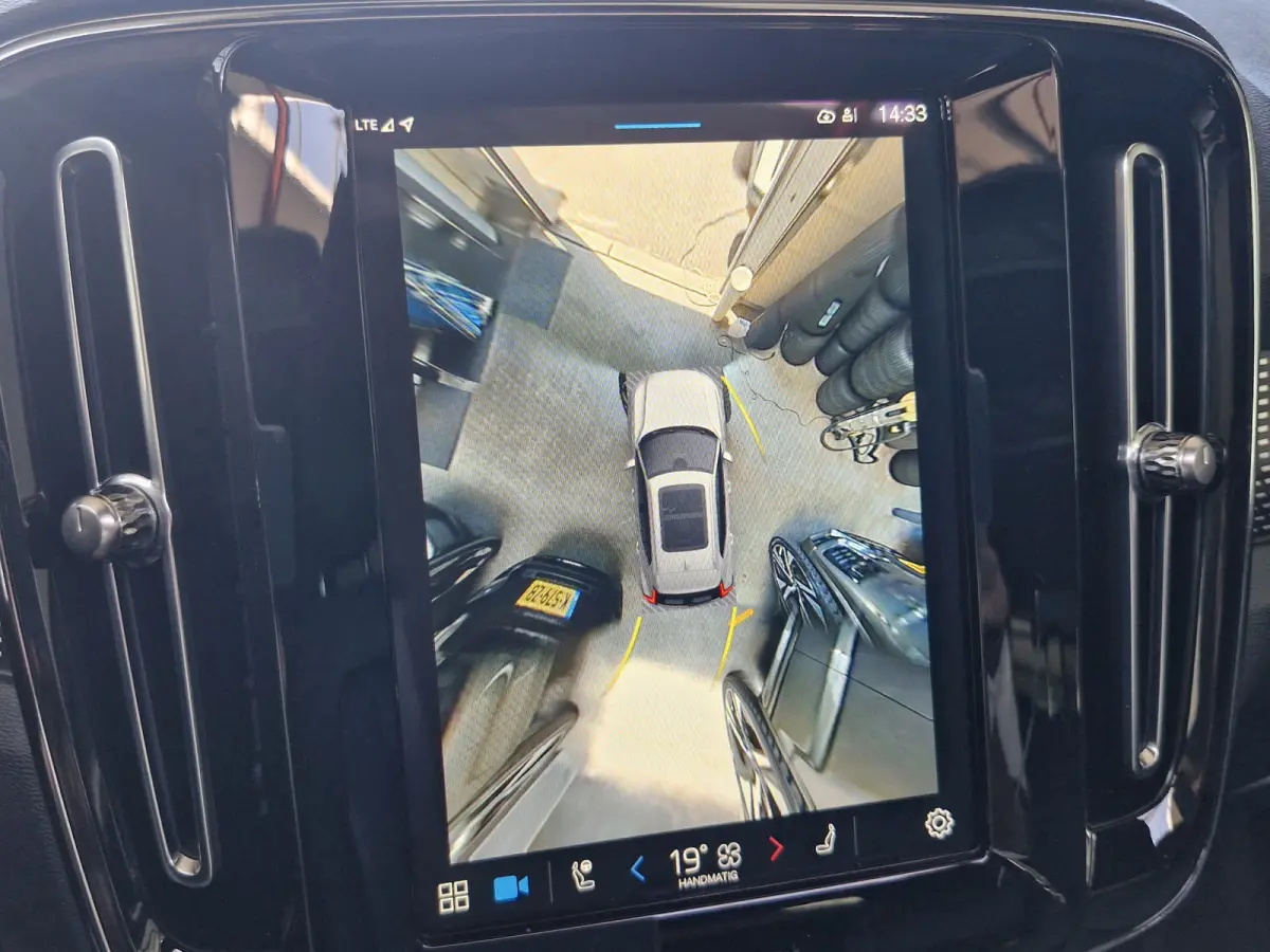 P8 AWD R-Design | Pack Lounge (audio installatie high end, elektrisch glazen schuif-/kanteldak, parkeersensor voor, rondomzicht camera) en Climate Pack (achterbank verwarmd) | trekhaak