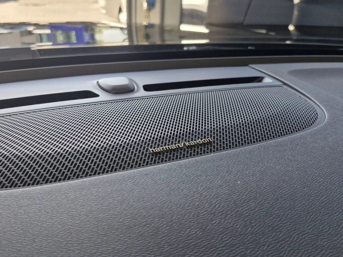 P8 AWD R-Design | Pack Lounge (audio installatie high end, elektrisch glazen schuif-/kanteldak, parkeersensor voor, rondomzicht camera) en Climate Pack (achterbank verwarmd) | trekhaak