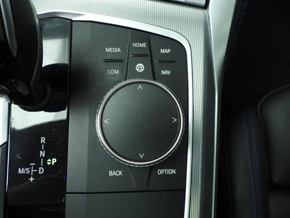 M440i xDrive | M-Sportpakket | LED | Leder | Navigatie | Trekhaak | Schuifdak | Sportstoelen | DAB | hifi speakers | Alu 19 inch