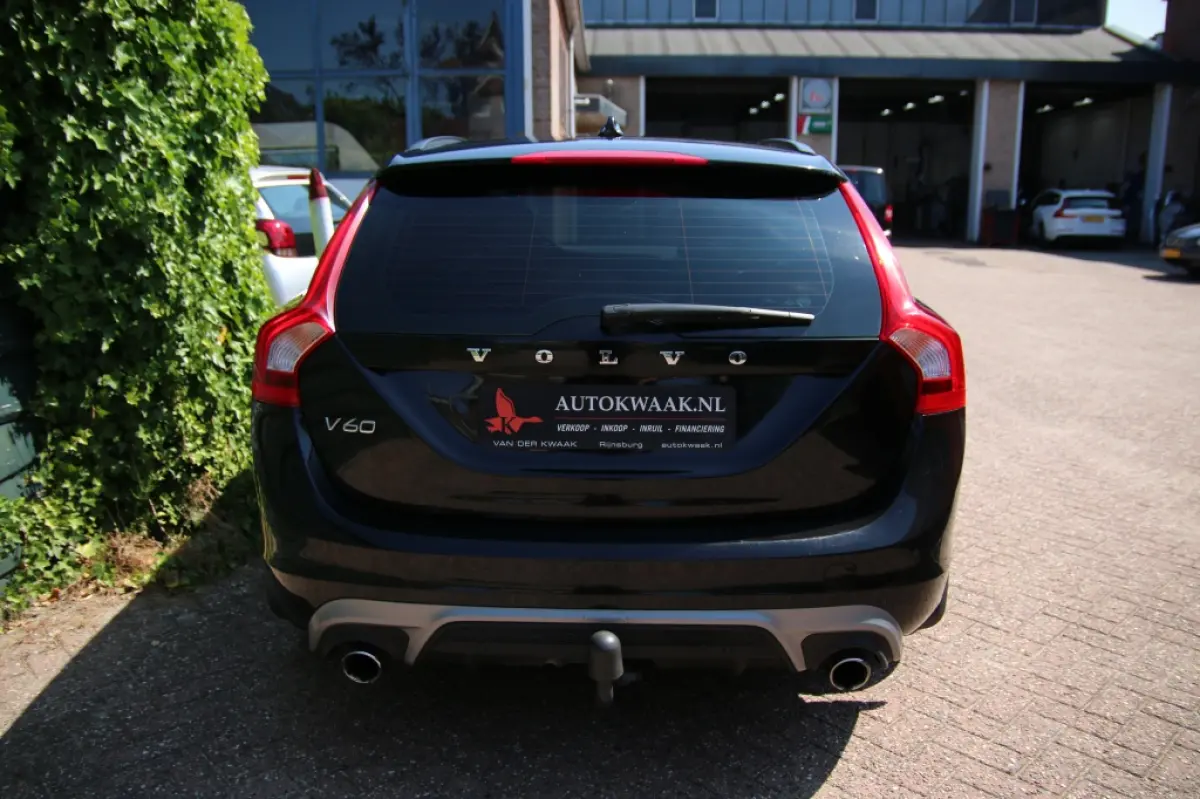 2.0 T4 Momentum R-Design | Camera achter | Parkeersensoren V+A | Navi